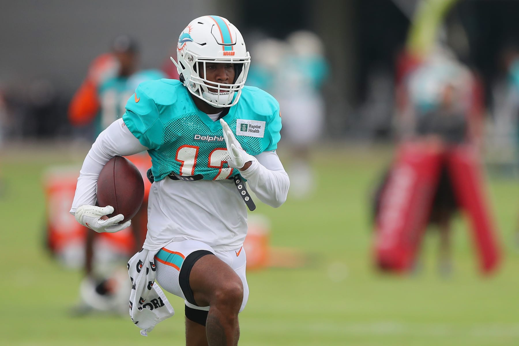 TAMPA, FL - AUG 11: Miami Dolphins wide receiver Jaylen Waddle (17) runs with the ball during the Tampa Bay Buccaneers & Miami Dolphins Joint-Practice on August 11, 2022 at the AdventHealth Training Center at One Buccaneer Place in Tampa, Florida. (Photo by Cliff Welch/Icon Sportswire via Getty Images)