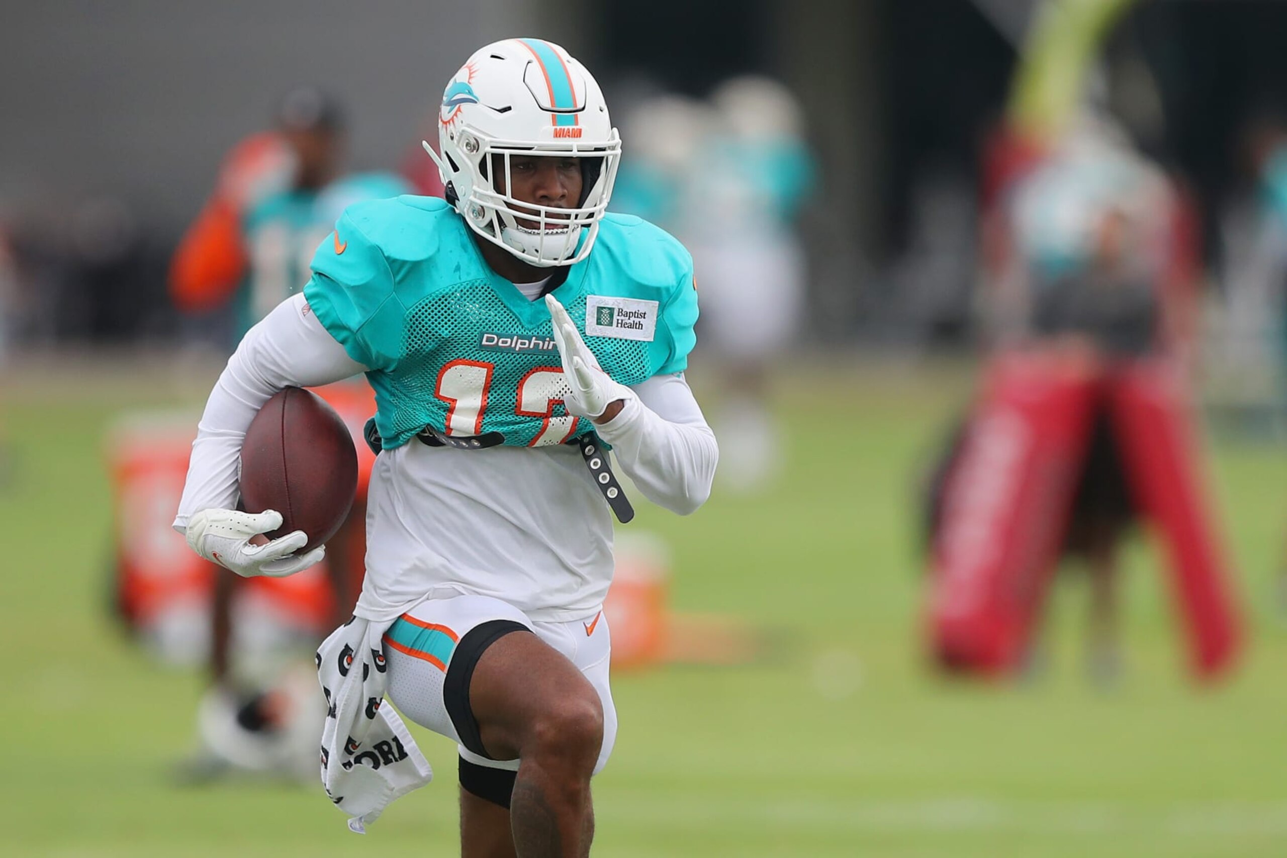 TAMPA, FL - AUG 11: Miami Dolphins wide receiver Jaylen Waddle (17) runs with the ball during the Tampa Bay Buccaneers & Miami Dolphins Joint-Practice on August 11, 2022 at the AdventHealth Training Center at One Buccaneer Place in Tampa, Florida. (Photo by Cliff Welch/Icon Sportswire via Getty Images)