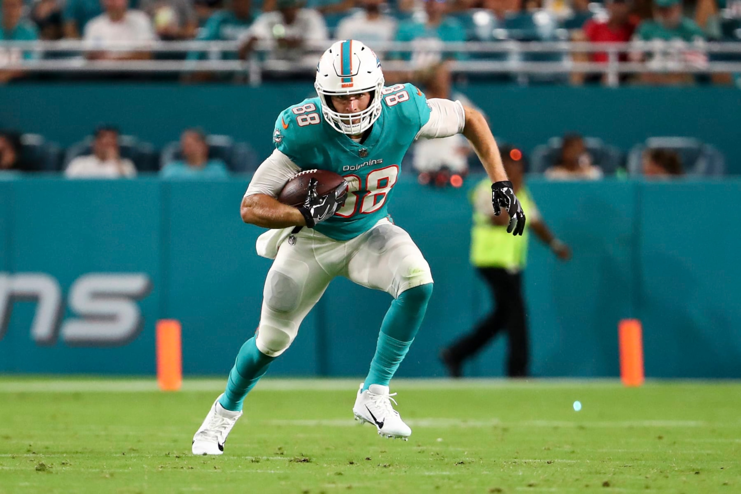 MIAMI GARDENS, FL - AUGUST 20: Mike Gesicki #88 of the Miami Dolphins carries the ball during a preseason NFL football game against the Las Vegas Raiders at Hard Rock Stadium on August 20, 2022 in Miami Gardens, Florida. (Photo by Kevin Sabitus/Getty Images)