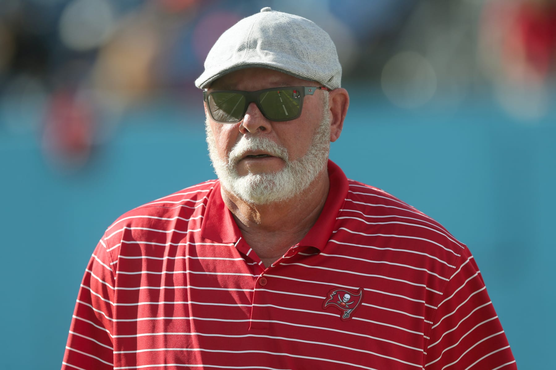 NASHVILLE, TN - AUGUST 20: Tampa Bay Buccaneers Senior Advisor to the General Manager Bruce Arians walks onto the field before the Tampa Bay Buccaneers-Tennessee Titans Preseason game on August 20, 2022 at Nissan Stadium in Nashville, TN. (Photo by Cliff Welch/Icon Sportswire via Getty Images)