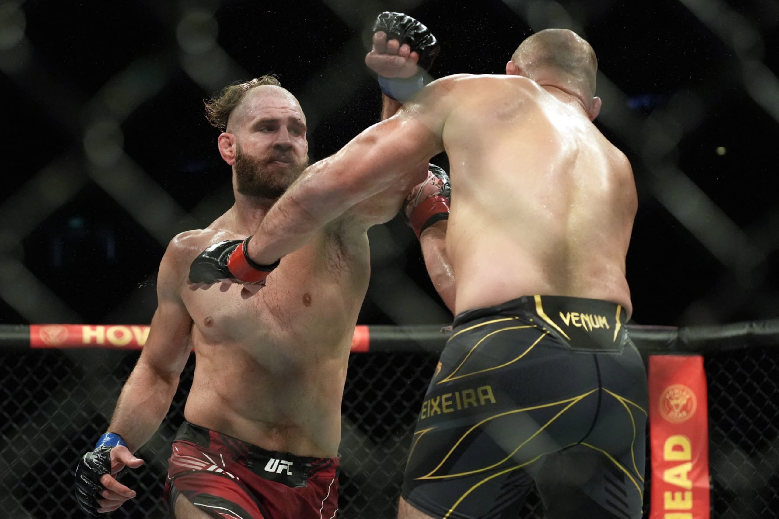 Brazil's Glover Teixeira (R) competes with Czech Republic's Jiri Prochazka in their men's light heavyweight title match during the Ultimate Fighting Championship (UFC) 275 event in Singapore on June 12, 2022. (Photo by NICHOLAS YEO / AFP) (Photo by NICHOLAS YEO/AFP via Getty Images) Brazil's Glover Teixeira (R) competes with Czech Republic's Jiri Prochazka in their men's light heavyweight title match during the Ultimate Fighting Championship (UFC) 275 event in Singapore on June 12, 2022. (Photo by NICHOLAS YEO / AFP) (Photo by NICHOLAS YEO/AFP via Getty Images)