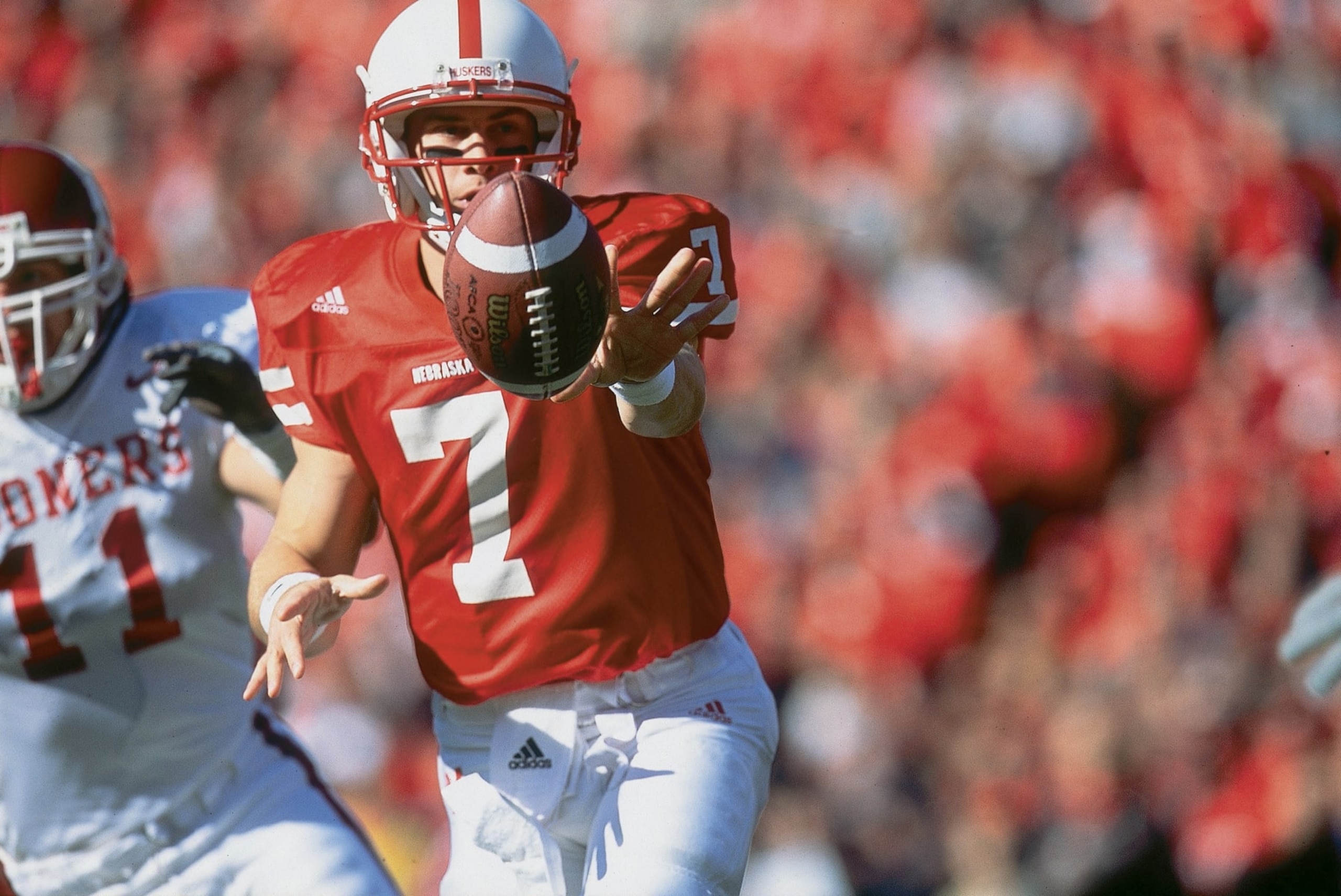 UNITED STATES - OCTOBER 27:  College Football: Nebraska QB Eric Crouch (7) in action, making shovel pass vs Oklahoma, Lincoln, NE 10/27/2001  (Photo by Damian Strohmeyer/Sports Illustrated via Getty Images)  (SetNumber: X64171 TK1 R6 F16)