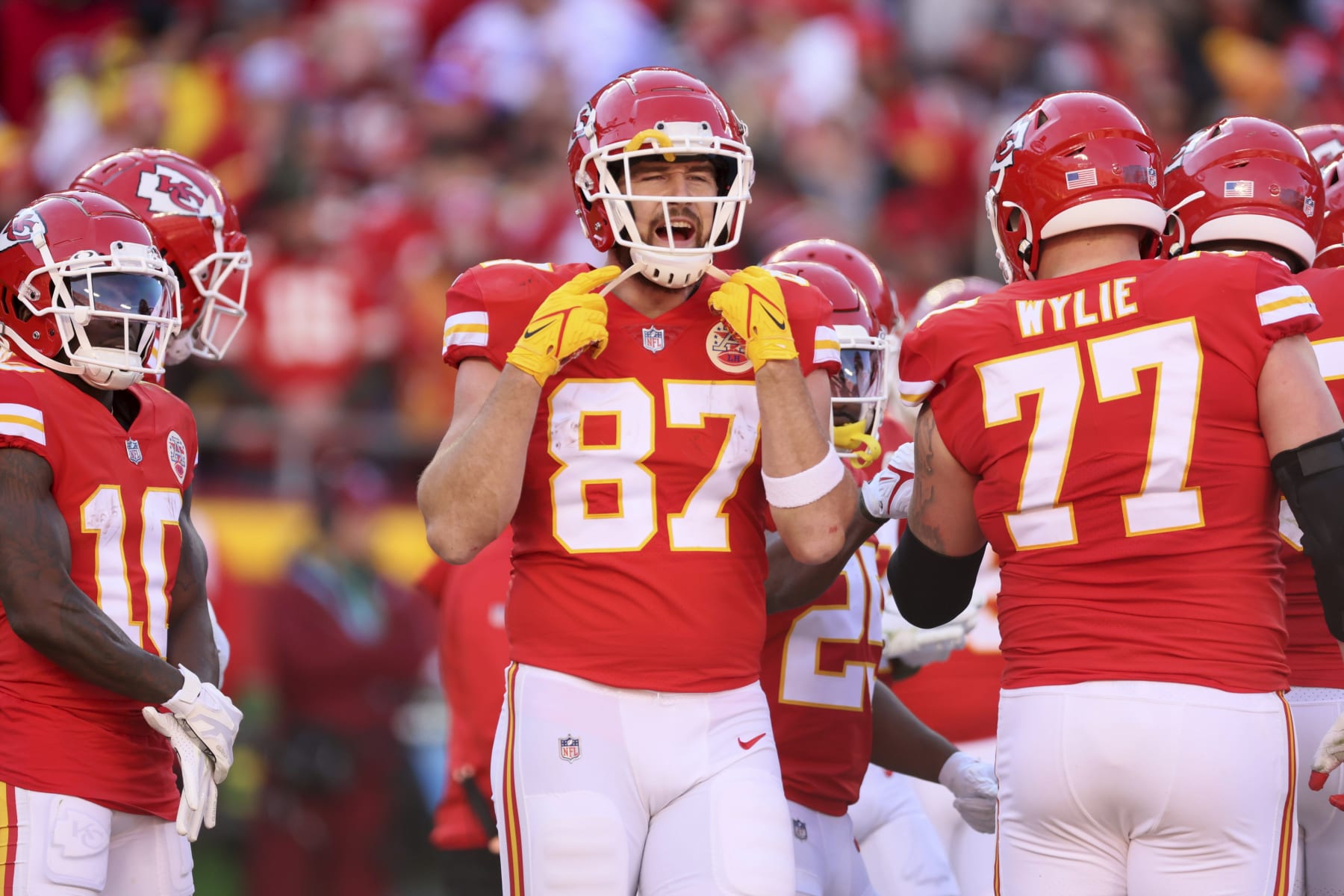 Football: NFL Playoffs: Kansas City Chiefs Travis Kelce (87) victorious during game vs Cincinnati Bengals at Arrowhead Stadium. Kansas City, MO 1/30/2022 CREDIT: David E. Klutho (Photo by David E. Klutho/Sports Illustrated via Getty Images) (Set Number: X163917 TK1)