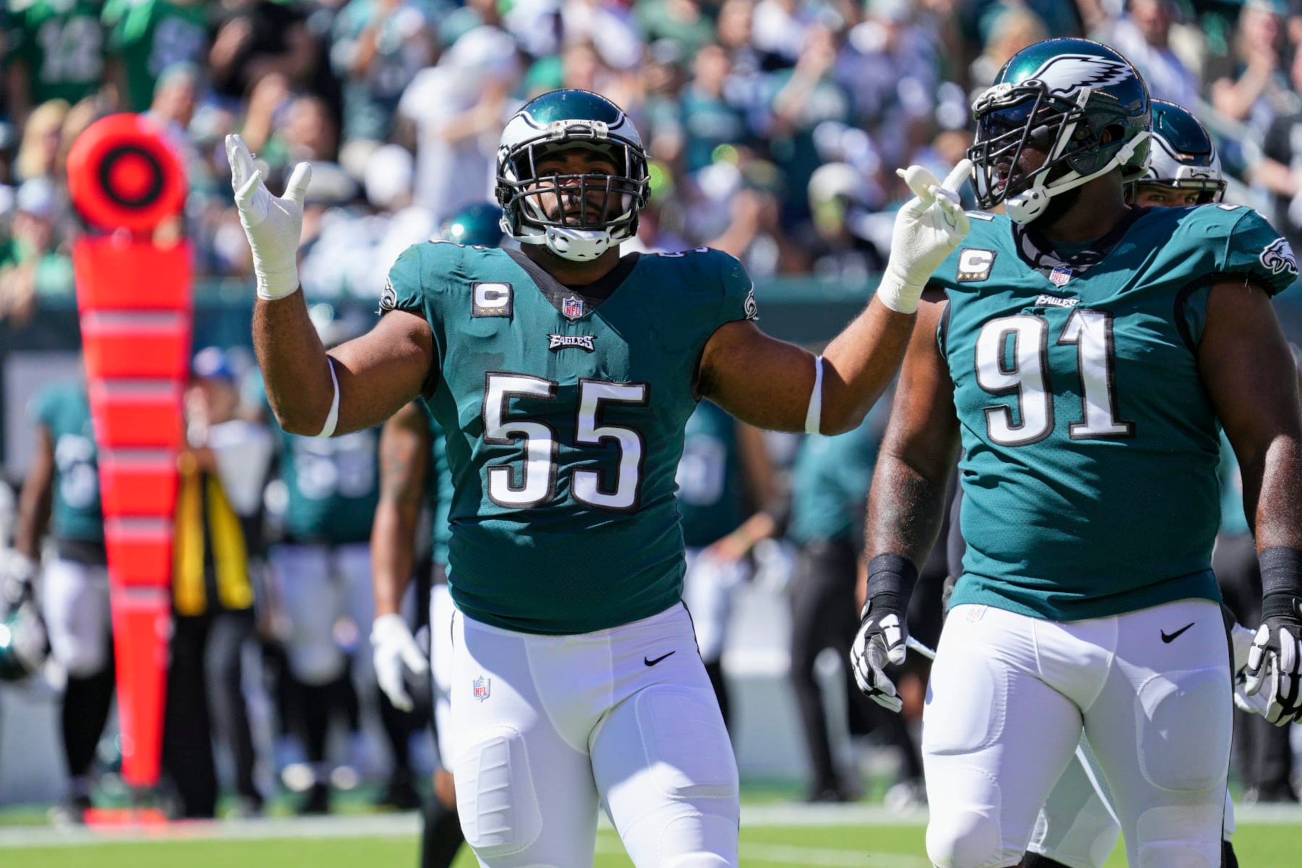 PHILADELPHIA, PA - SEPTEMBER 19: Philadelphia Eagles defensive end Brandon Graham (55) waves to the crowd during the game between the Philadelphia Eagles and the San Fransisco 49ers on September 19, 2021 at Lincoln Financial Field in Philadelphia, PA. (Photo by Andy Lewis/Icon Sportswire via Getty Images) PHILADELPHIA, PA - SEPTEMBER 19: Philadelphia Eagles defensive end Brandon Graham (55) waves to the crowd during the game between the Philadelphia Eagles and the San Fransisco 49ers on September 19, 2021 at Lincoln Financial Field in Philadelphia, PA. (Photo by Andy Lewis/Icon Sportswire via Getty Images)