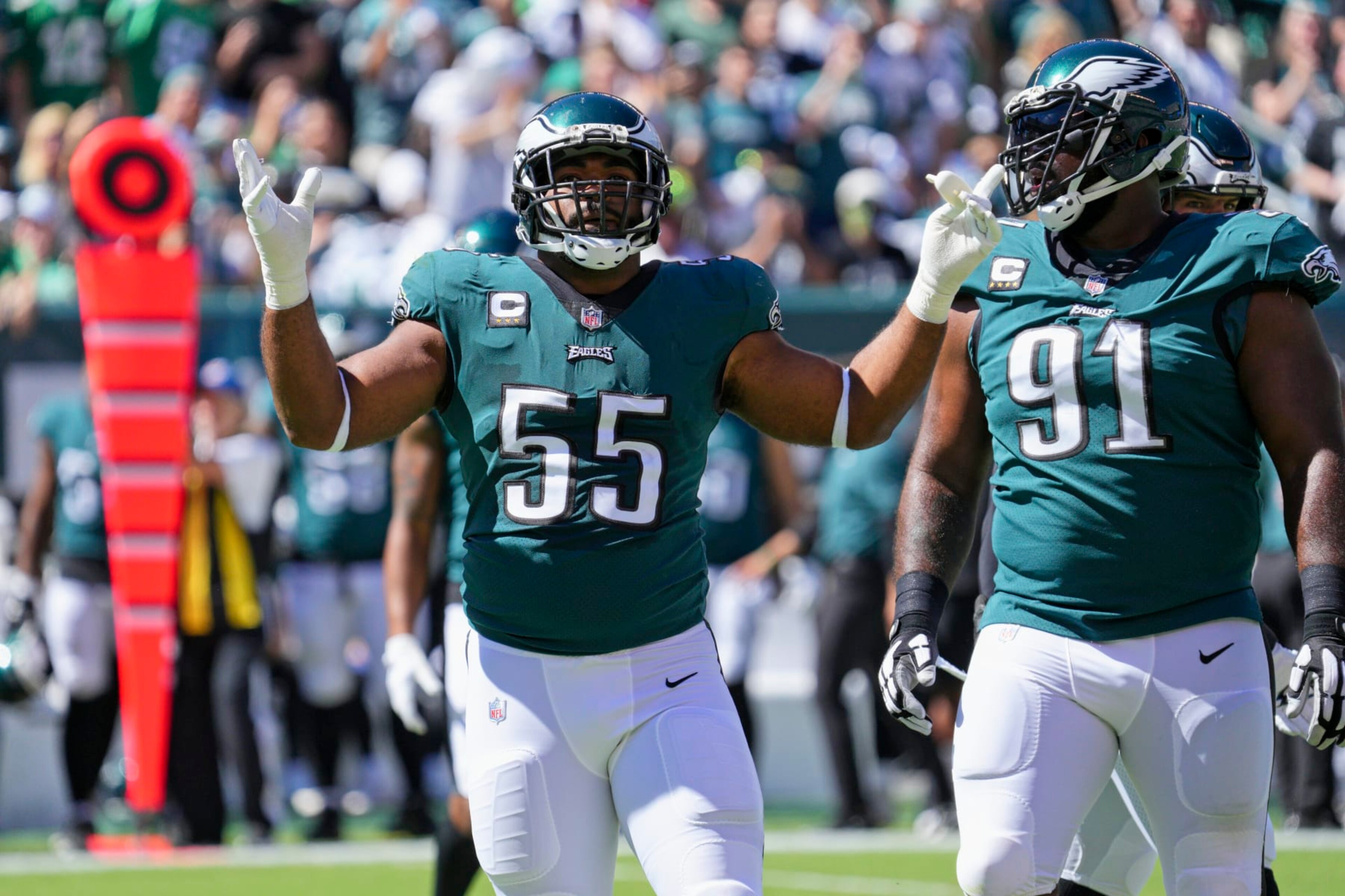 PHILADELPHIA, PA - SEPTEMBER 19: Philadelphia Eagles defensive end Brandon Graham (55) waves to the crowd during the game between the Philadelphia Eagles and the San Fransisco 49ers on September 19, 2021 at Lincoln Financial Field in Philadelphia, PA. (Photo by Andy Lewis/Icon Sportswire via Getty Images) PHILADELPHIA, PA - SEPTEMBER 19: Philadelphia Eagles defensive end Brandon Graham (55) waves to the crowd during the game between the Philadelphia Eagles and the San Fransisco 49ers on September 19, 2021 at Lincoln Financial Field in Philadelphia, PA. (Photo by Andy Lewis/Icon Sportswire via Getty Images)