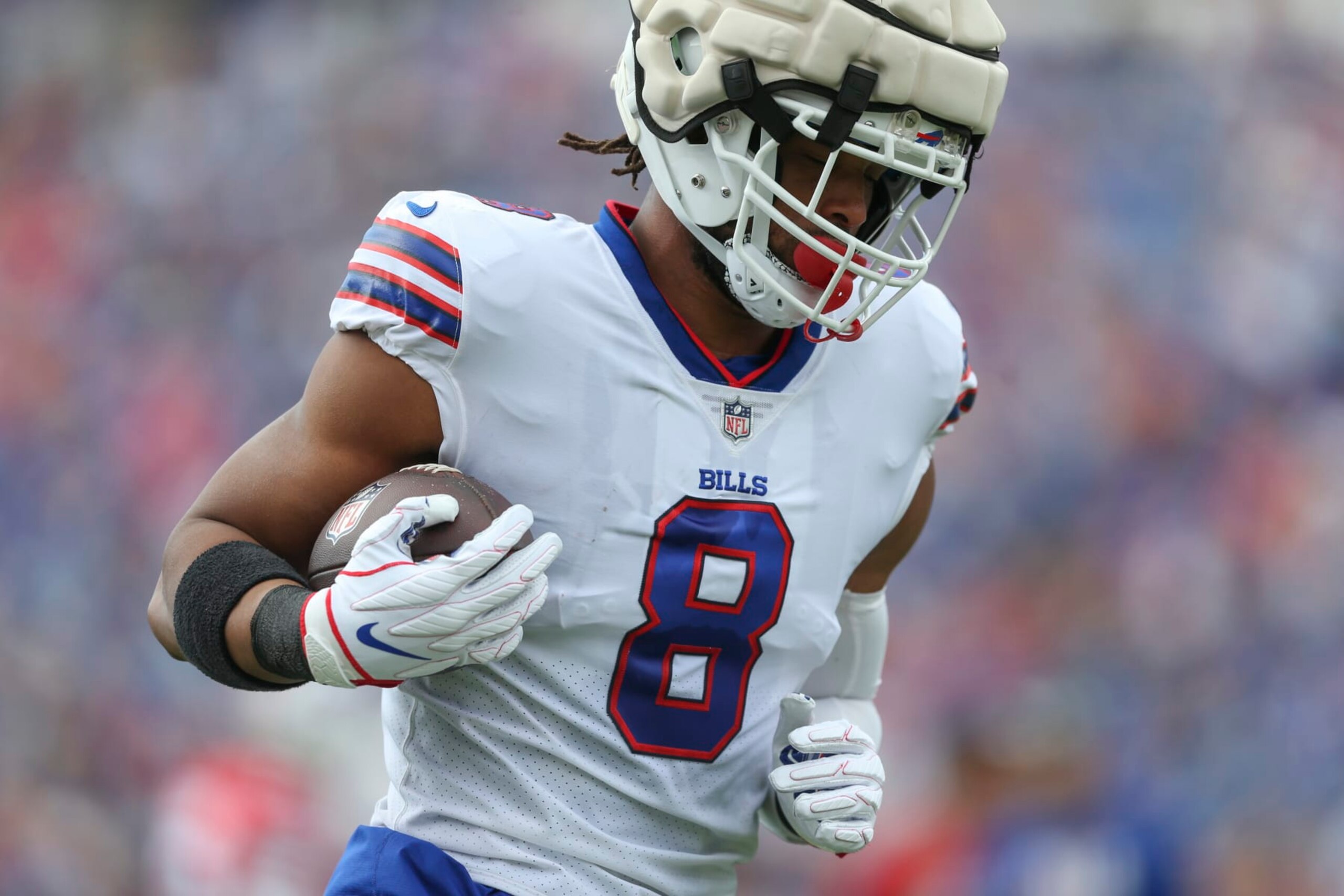ORCHARD PARK, NEW YORK - AUGUST 05: O.J. Howard #8 of the Buffalo Bills takes part in a drill on August 05, 2022 in Orchard Park, New York. (Photo by Joshua Bessex/Getty Images)