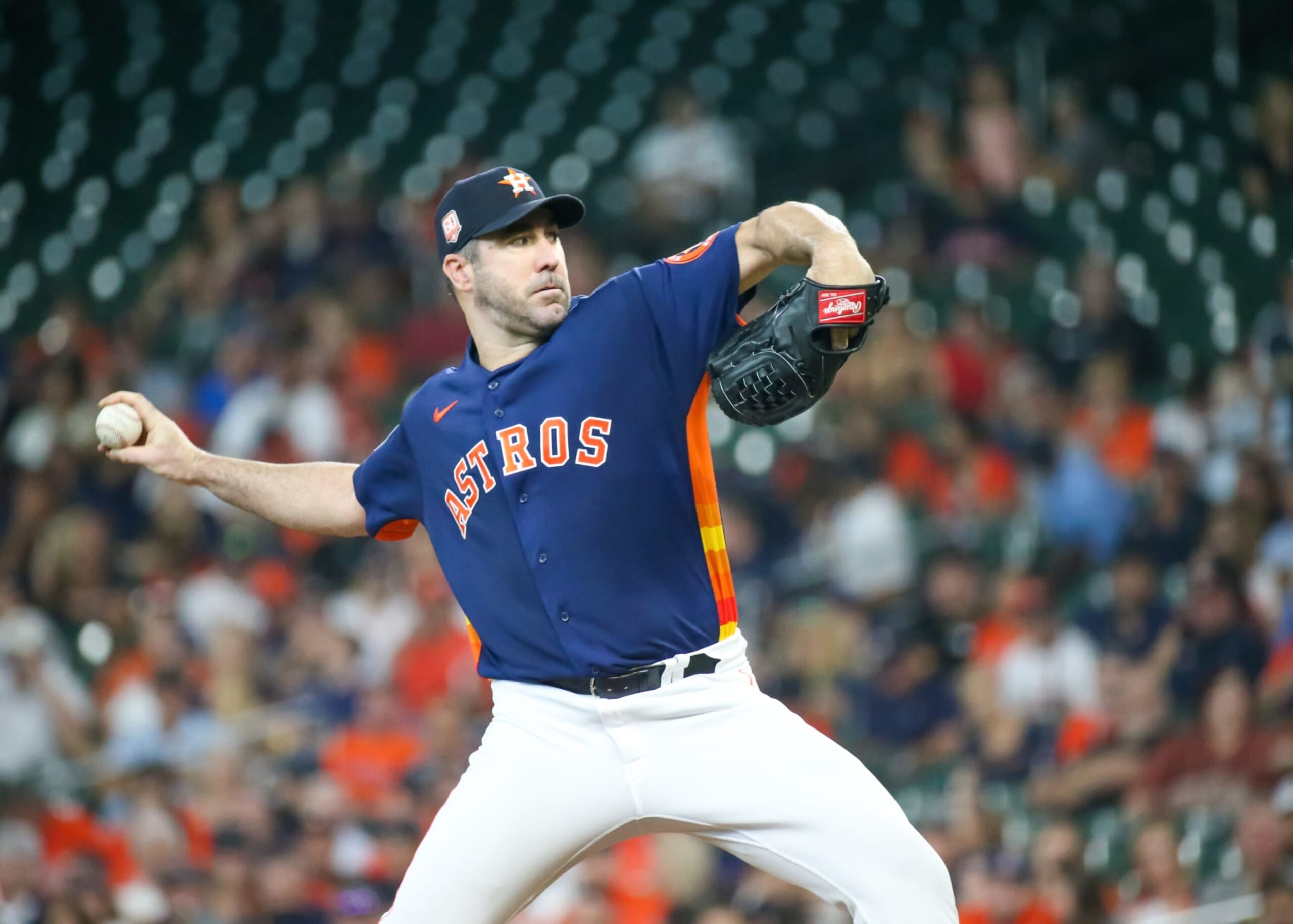 HOUSTON, TX - AUGUST 28:  Houston Astros starting pitcher Justin Verlander (35) throws a pitch in the top of the third inning during the MLB game between the Baltimore Orioles and Houston Astros on August 28, 2022 at Minute Maid Park in Houston, Texas.  (Photo by Leslie Plaza Johnson/Icon Sportswire via Getty Images)