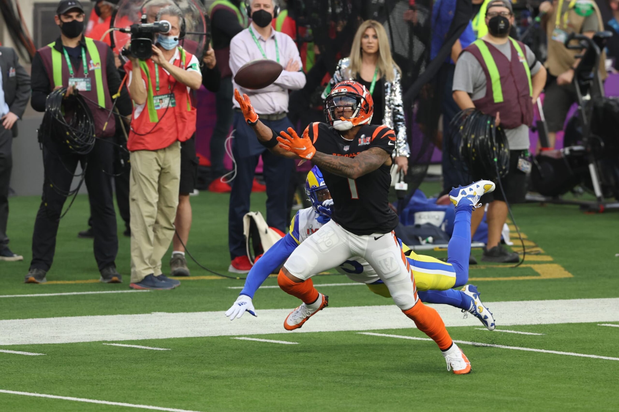 INGLEWOOD, CALIFORNIA - FEBRUARY 13: Ja'Marr Chase #1 of the Cincinnati Bengals makes a catch over Jalen Ramsey #5 of the Los Angeles Rams during Super Bowl LVI at SoFi Stadium on February 13, 2022 in Inglewood, California. (Photo by Rob Carr/Getty Images)