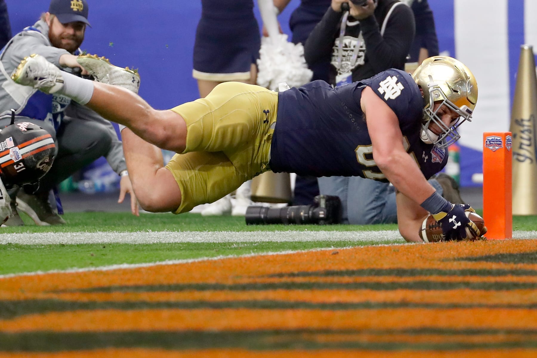 GLENDALE, ARIZONA - JANUARY 01: Michael Mayer #87 of the Notre Dame Fighting Irish dives to score a touchdown past Kolby Harvell-Peel #31 of the Oklahoma State Cowboys in the second quarter during the PlayStation Fiesta Bowl at State Farm Stadium on January 01, 2022 in Glendale, Arizona. (Photo by Chris Coduto/Getty Images)