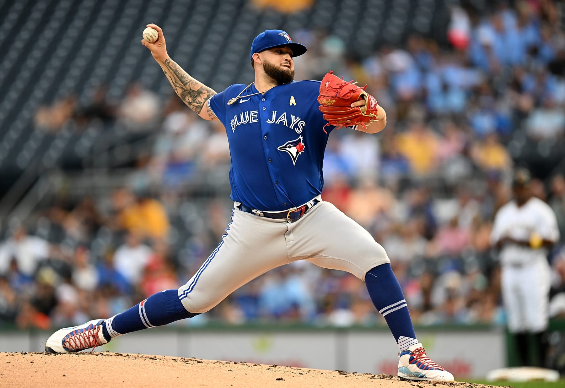 PITTSBURGH, PA - SEPTEMBER 02: Alek Manoah #6 of the Toronto Blue Jays pitches during the first inning against the Pittsburgh Pirates at PNC Park on September 2, 2022 in Pittsburgh, Pennsylvania. (Photo by Joe Sargent/Getty Images)