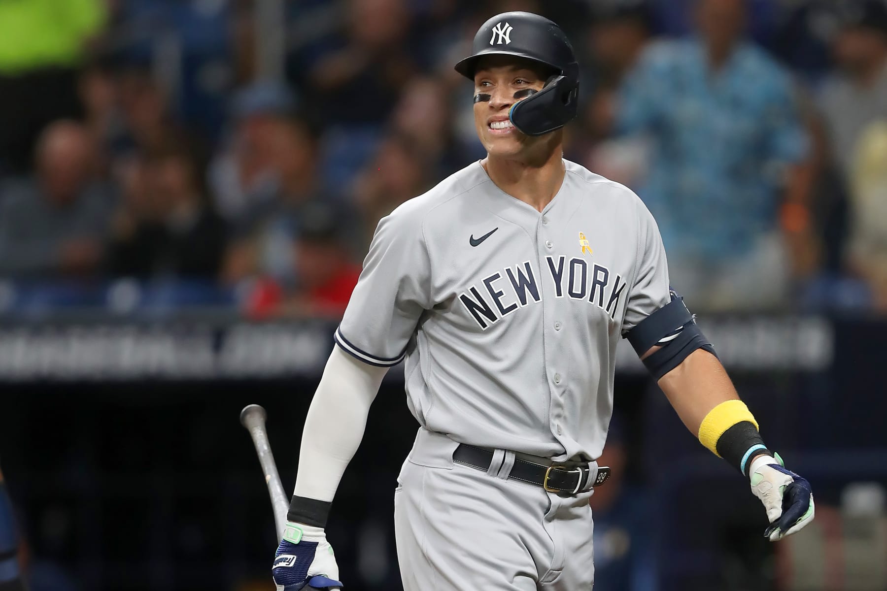 ST. PETERSBURG, FL - SEP 02: New York Yankees outfielder Aaron Judge (99) reacts to striking out during the MLB regular season game between the New York Yankees and the Tampa Bay Rays on September 02, 2022, at Tropicana Field in St. Petersburg, FL. (Photo by Cliff Welch/Icon Sportswire via Getty Images)