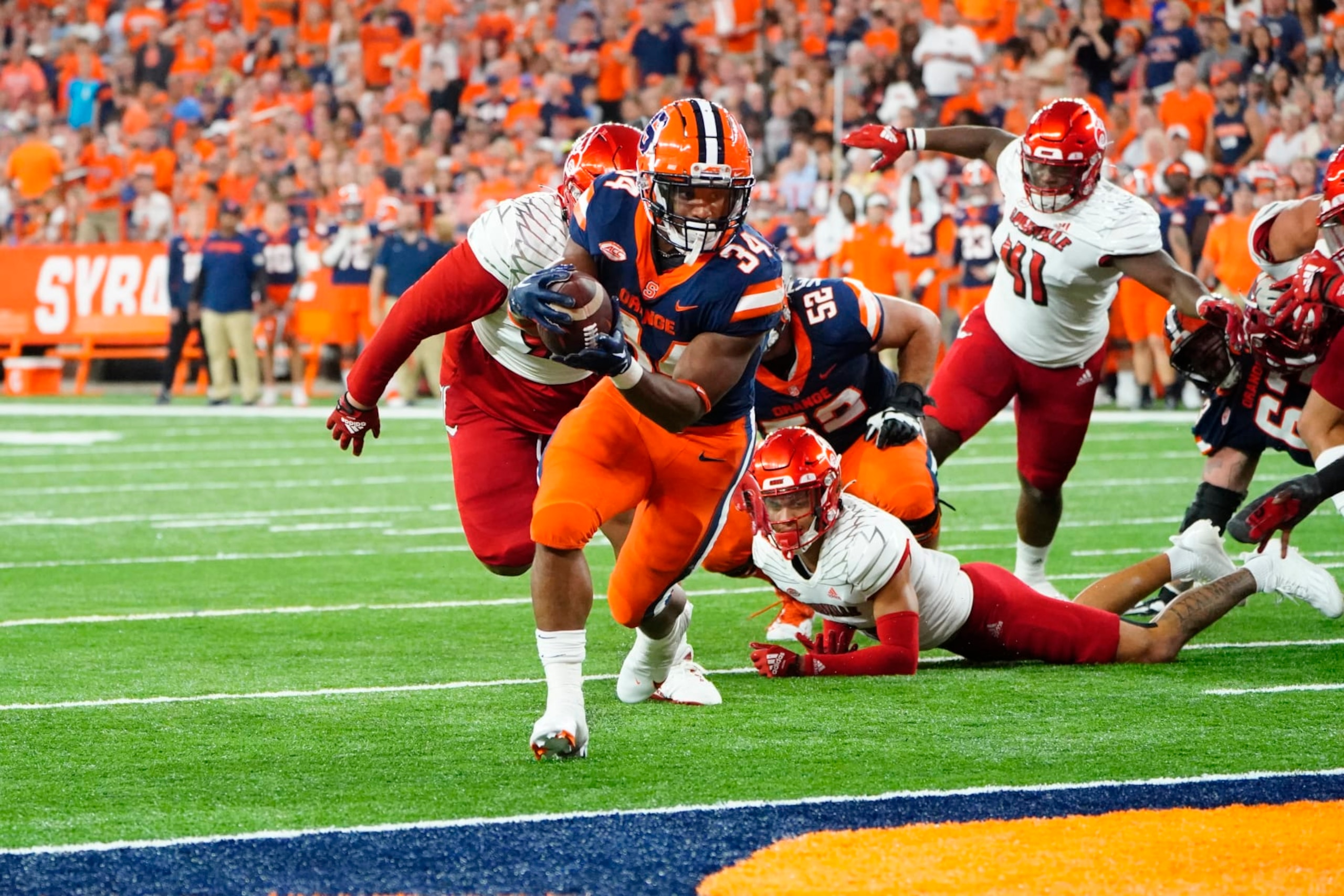 SYRACUSE, NY - SEPTEMBER 03: Syracuse Orange Running Back Sean Tucker (34) runs with the ball for a touchdown during the first half of the college football game between the Louisville Cardinals and the Syracuse Orange on September 3, 2022, at the JMA Wireless Dome in Syracuse, New York. (Photo by Gregory Fisher/Icon Sportswire via Getty Images)