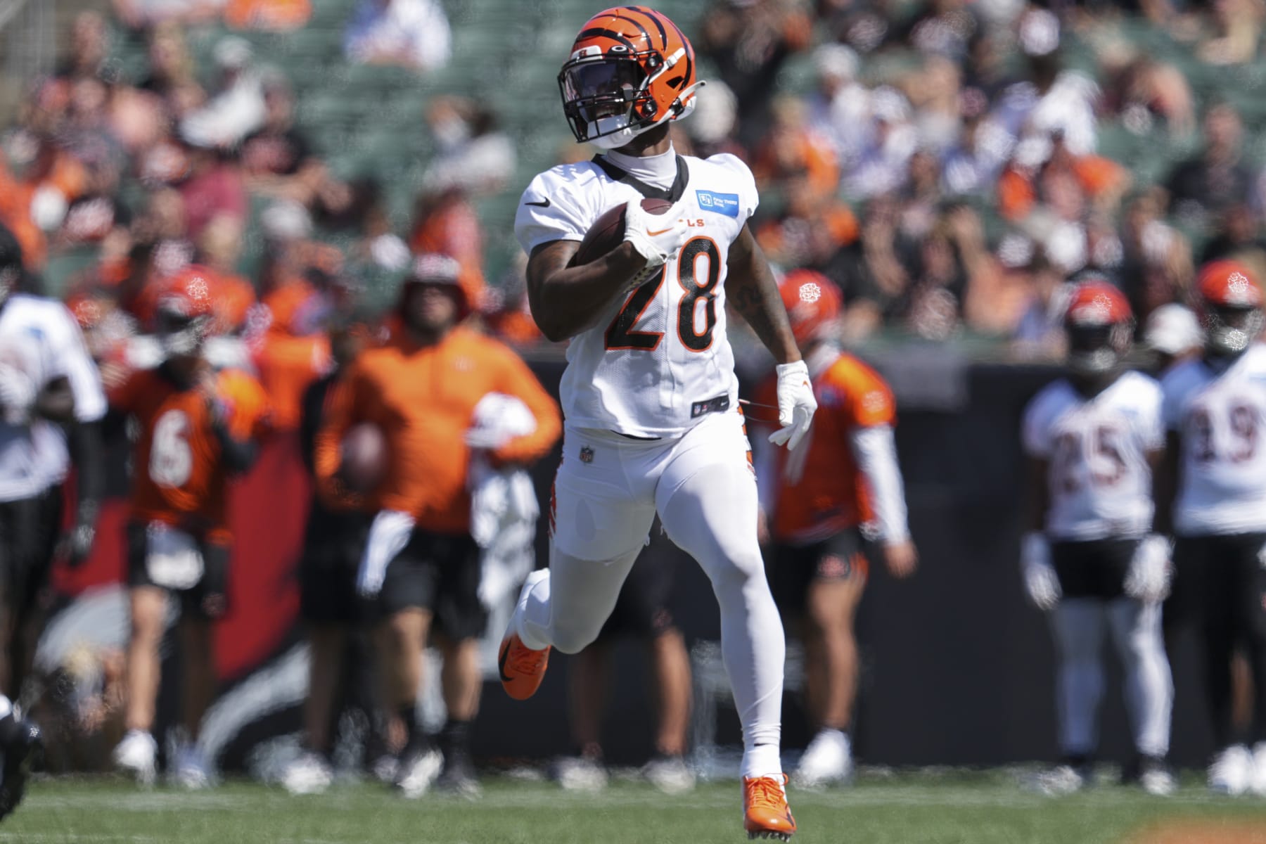 Cincinnati Bengals running back Joe Mixon (28) participates in the team's NFL football training camp Saturday, July 30, 2022, in Cincinnati. (AP Photo/Jeff Dean)