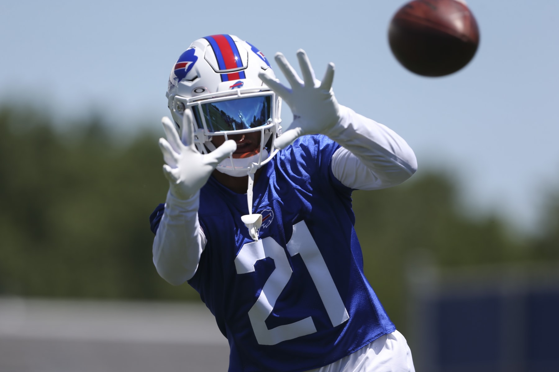 ORCHARD PARK, NEW YORK - JUNE 14: Jordan Poyer #21 of the Buffalo Bills makes a catch during Bills mini camp on June 14, 2022 in Orchard Park, New York. (Photo by Joshua Bessex/Getty Images)