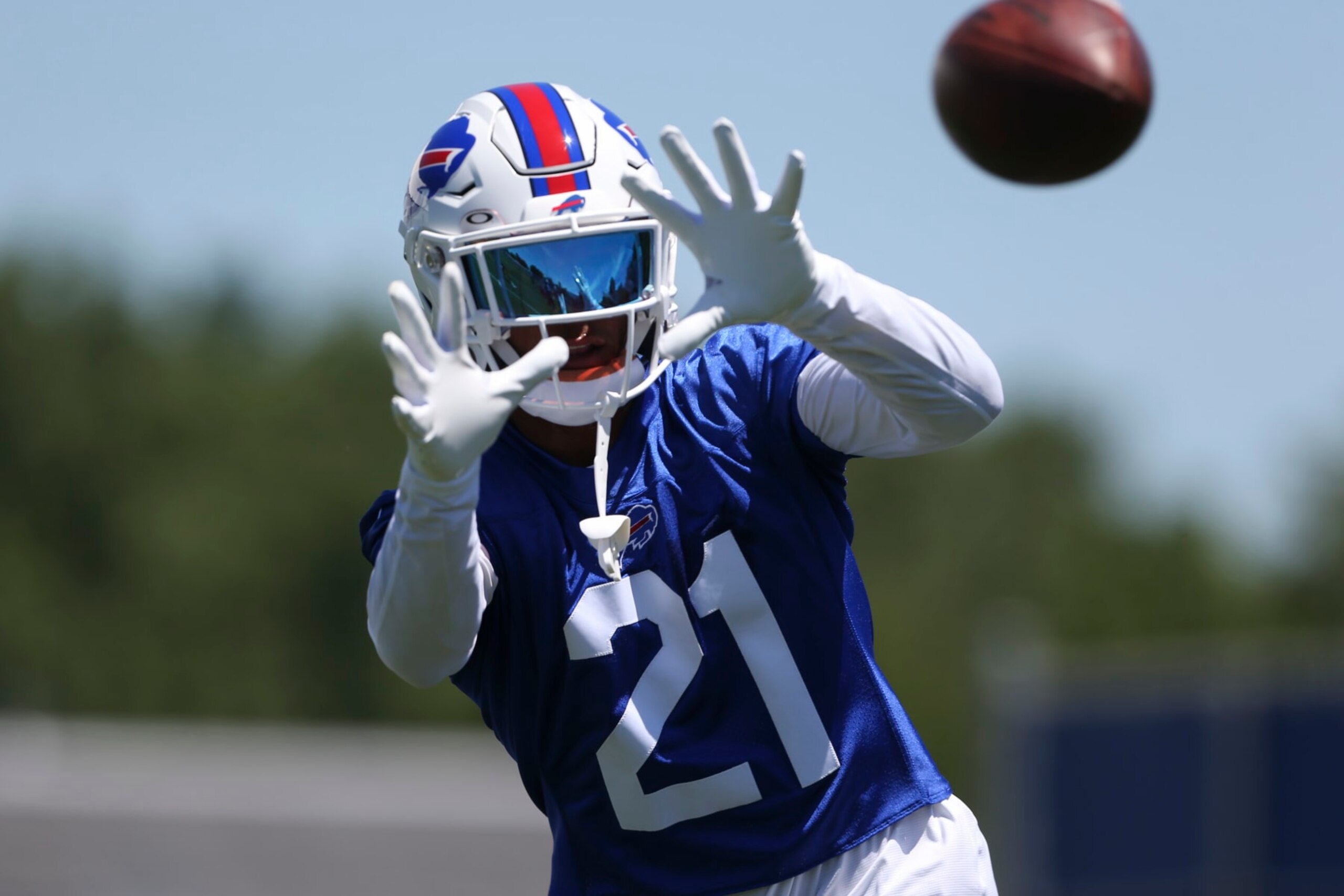 ORCHARD PARK, NEW YORK - JUNE 14: Jordan Poyer #21 of the Buffalo Bills makes a catch during Bills mini camp on June 14, 2022 in Orchard Park, New York. (Photo by Joshua Bessex/Getty Images) ORCHARD PARK, NEW YORK - JUNE 14: Jordan Poyer #21 of the Buffalo Bills makes a catch during Bills mini camp on June 14, 2022 in Orchard Park, New York. (Photo by Joshua Bessex/Getty Images)