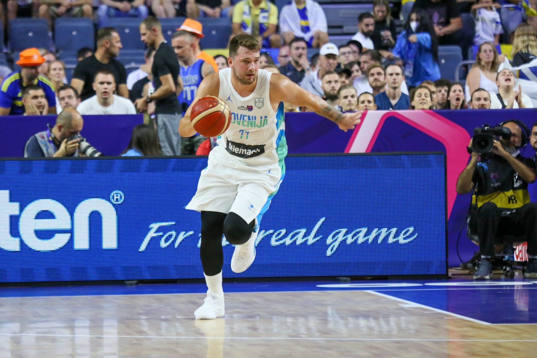 COLOGNE, GERMANY - SEPTEMBER 04: Luka Doncic of Slovenia in the offense during the FIBA EuroBasket 2022 group B match between Slovenia and Bosnia and Herzegovina at Lanxess Arena on September 4, 2022 in Cologne, Germany. (Photo by Jenny Musall/DeFodi Images via Getty Images)