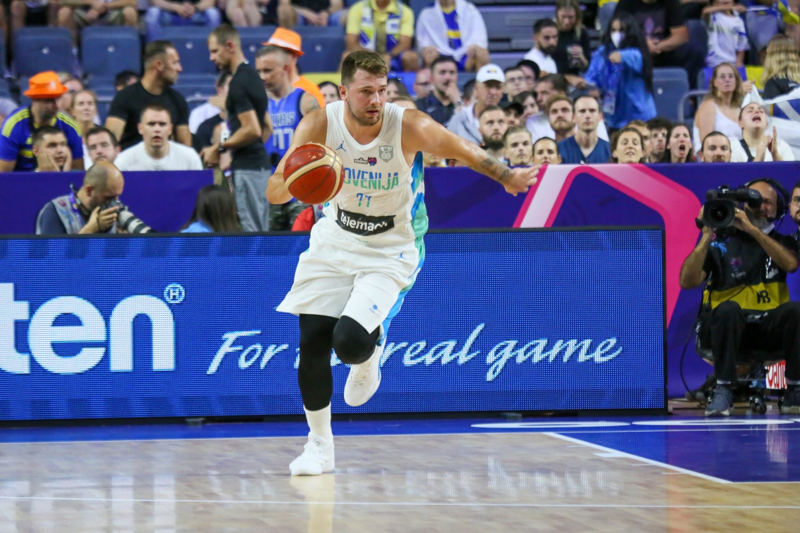 COLOGNE, GERMANY - SEPTEMBER 04: Luka Doncic of Slovenia in the offense during the FIBA EuroBasket 2022 group B match between Slovenia and Bosnia and Herzegovina at Lanxess Arena on September 4, 2022 in Cologne, Germany. (Photo by Jenny Musall/DeFodi Images via Getty Images)