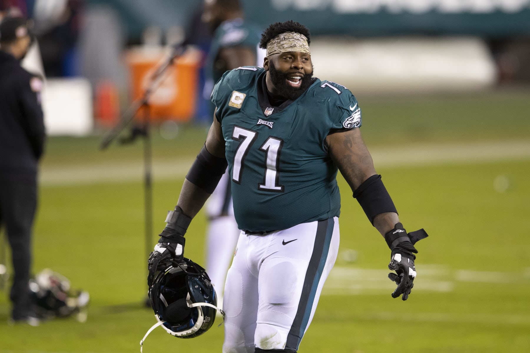 PHILADELPHIA, PA - NOVEMBER 01: Jason Peters #71 of the Philadelphia Eagles reacts after the game against the Dallas Cowboys at Lincoln Financial Field on November 1, 2020 in Philadelphia, Pennsylvania. (Photo by Mitchell Leff/Getty Images)