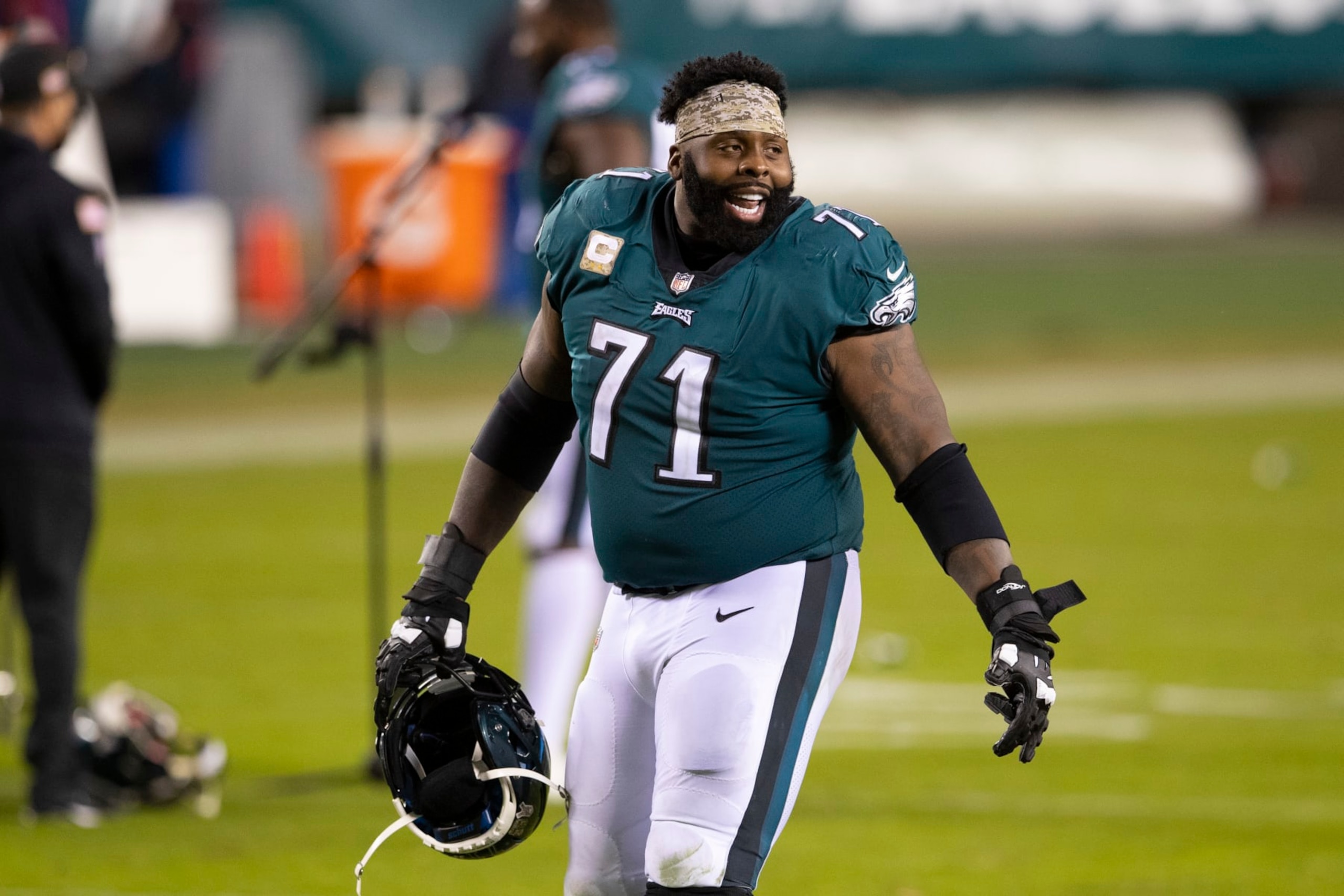 PHILADELPHIA, PA - NOVEMBER 01: Jason Peters #71 of the Philadelphia Eagles reacts after the game against the Dallas Cowboys at Lincoln Financial Field on November 1, 2020 in Philadelphia, Pennsylvania. (Photo by Mitchell Leff/Getty Images) PHILADELPHIA, PA - NOVEMBER 01: Jason Peters #71 of the Philadelphia Eagles reacts after the game against the Dallas Cowboys at Lincoln Financial Field on November 1, 2020 in Philadelphia, Pennsylvania. (Photo by Mitchell Leff/Getty Images)