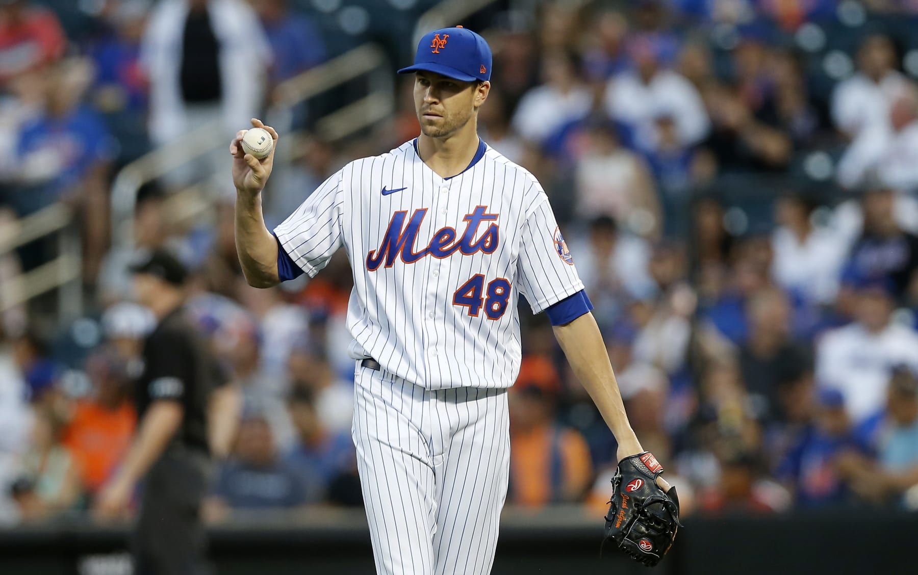 NEW YORK, NEW YORK - AUGUST 31:  Jacob deGrom #48 of the New York Mets in action against the Los Angeles Dodgers at Citi Field on August 31, 2022 in New York City. The Mets defeated the Dodgers 2-1. (Photo by Jim McIsaac/Getty Images)