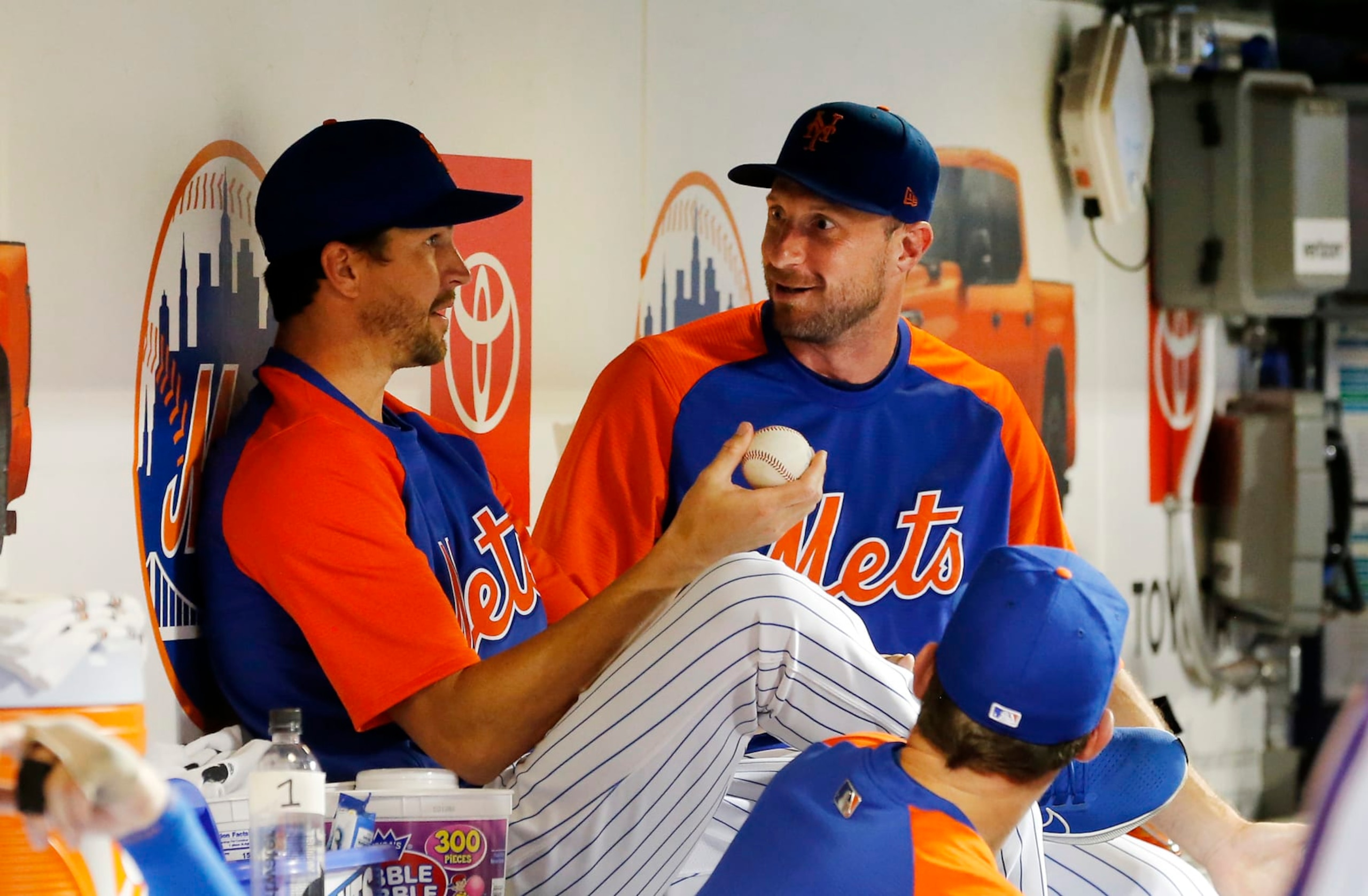 NEW YORK, NEW YORK - AUGUST 04:  Jacob deGrom #48 (L) and Max Scherzer #21 of the New York Mets talk in the dugout in the eighth inning against the Atlanta Braves at Citi Field on August 04, 2022 in New York City. (Photo by Jim McIsaac/Getty Images)