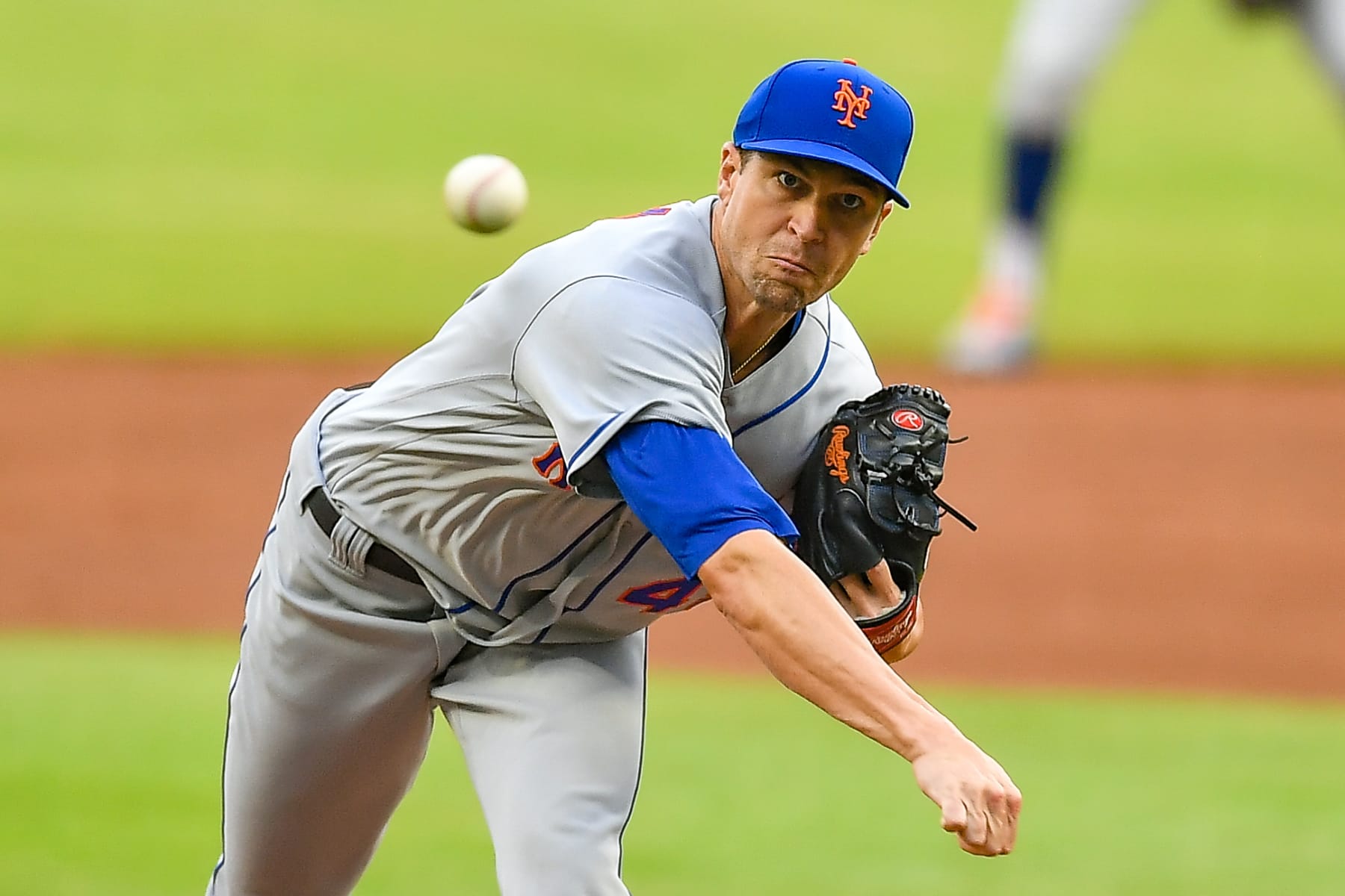ATLANTA, GA  August 18:  New York starting pitcher Jacob deGrom (48) throws a pitch during the MLB game between the New York Mets and the Atlanta Braves on August 18th, 2022 at Truist Park in Atlanta, GA. (Photo by Rich von Biberstein/Icon Sportswire via Getty Images)