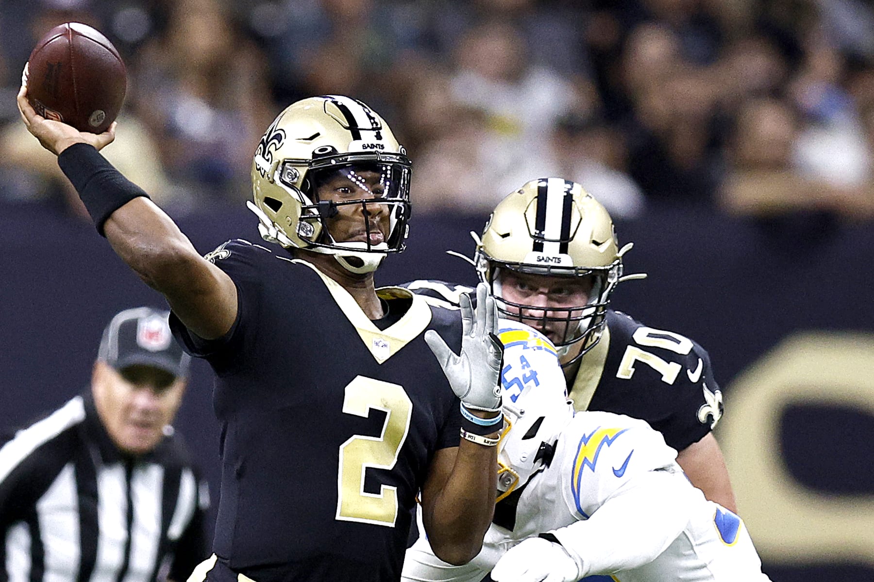NEW ORLEANS, LOUISIANA - AUGUST 26:  Jameis Winston #2 of the New Orleans Saints passes the ball during the first quarter of an NFL preseason game against the Los Angeles Chargers at Caesars Superdome on August 26, 2022 in New Orleans, Louisiana. (Photo by Sean Gardner/Getty Images)