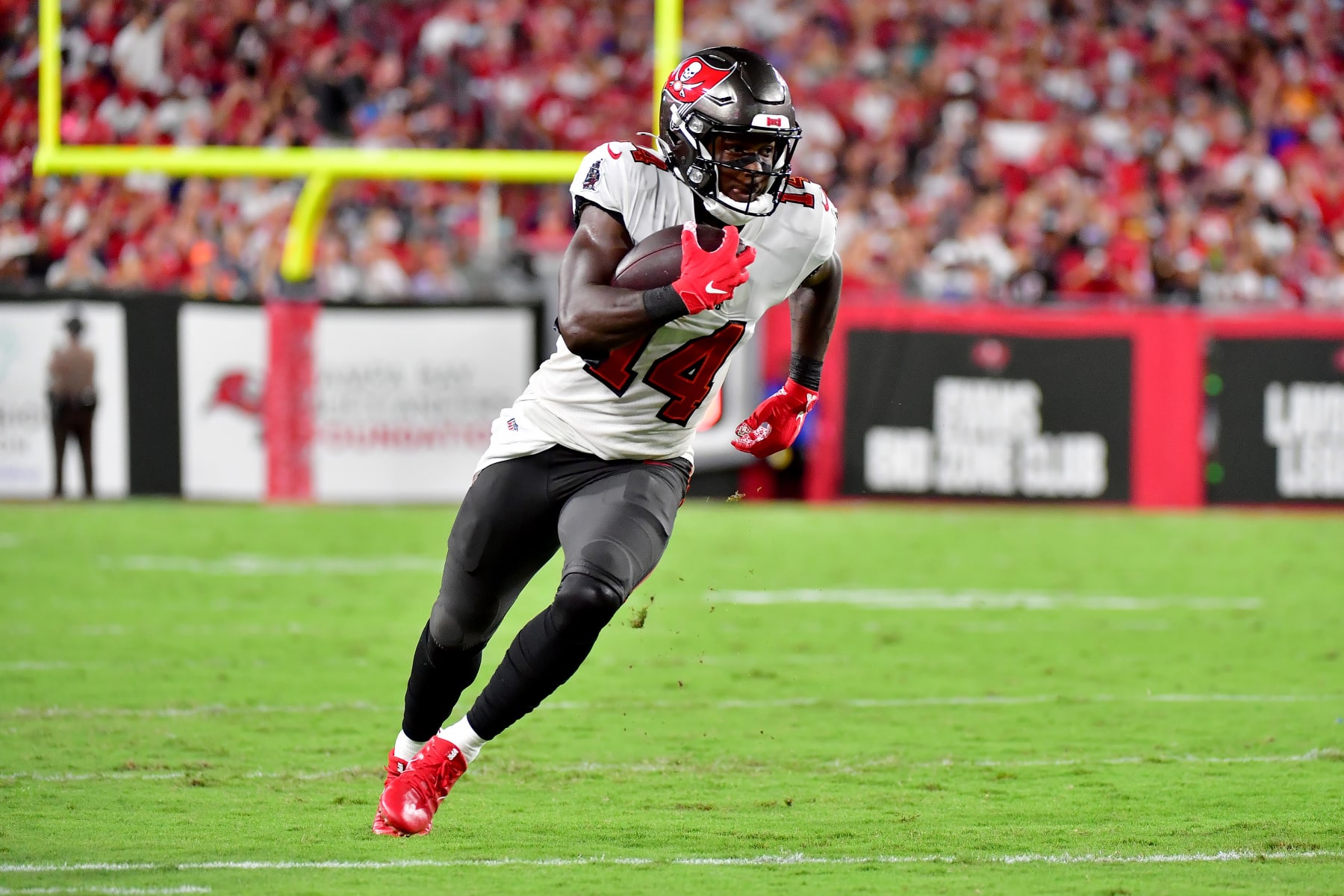 TAMPA, FLORIDA - SEPTEMBER 09: Chris Godwin #14 of the Tampa Bay Buccaneers carries the ball during the second quarter against the Dallas Cowboys at Raymond James Stadium on September 09, 2021 in Tampa, Florida. (Photo by Julio Aguilar/Getty Images)