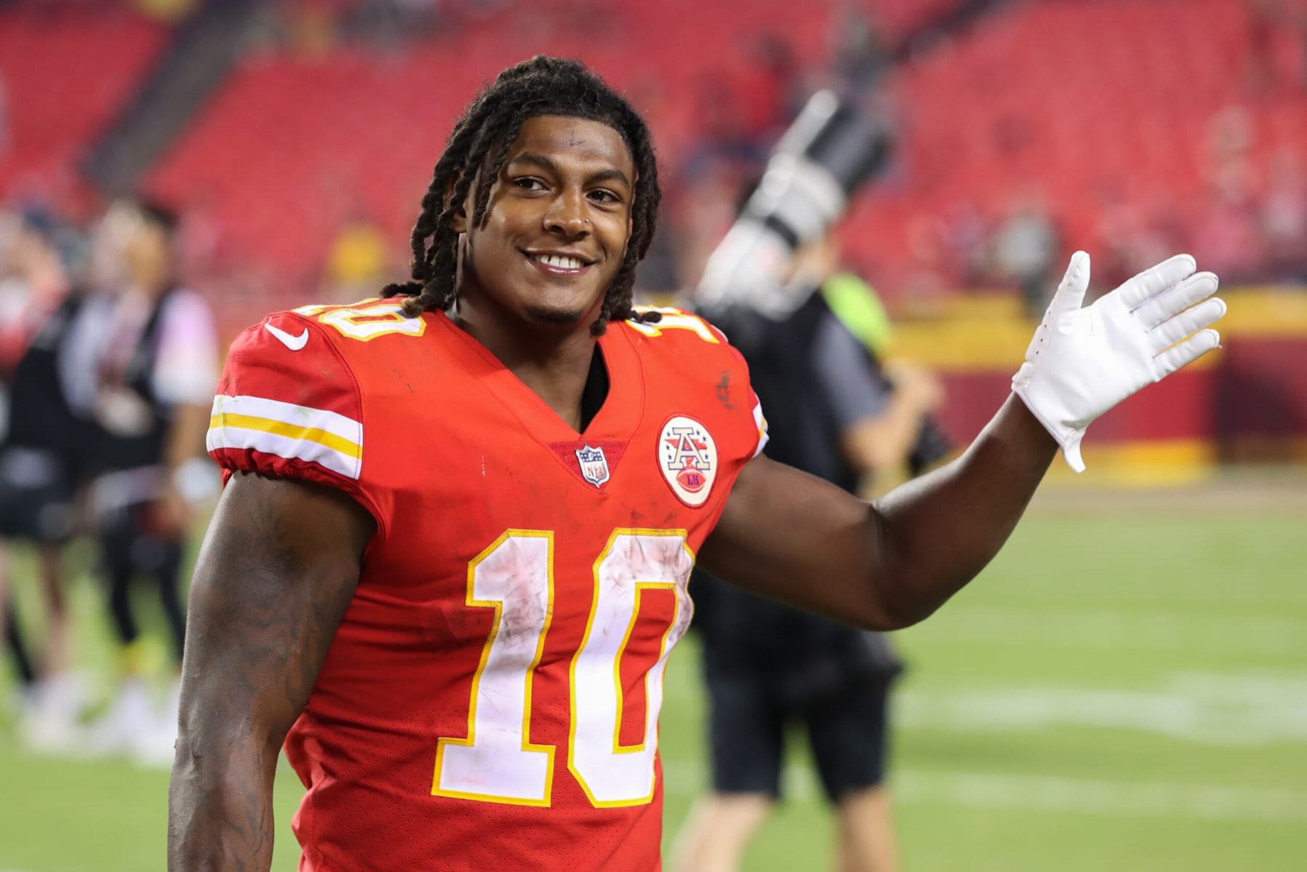 KANSAS CITY, MO - AUGUST 25: Kansas City Chiefs running back Isiah Pacheco (10) waves to fans after an NFL preseason game between the Green Bay Packers and Kansas City Chiefs on August 25, 2022 at GEHA Field at Arrowhead Stadium in Kansas City, MO. (Photo by Scott Winters/Icon Sportswire via Getty Images)