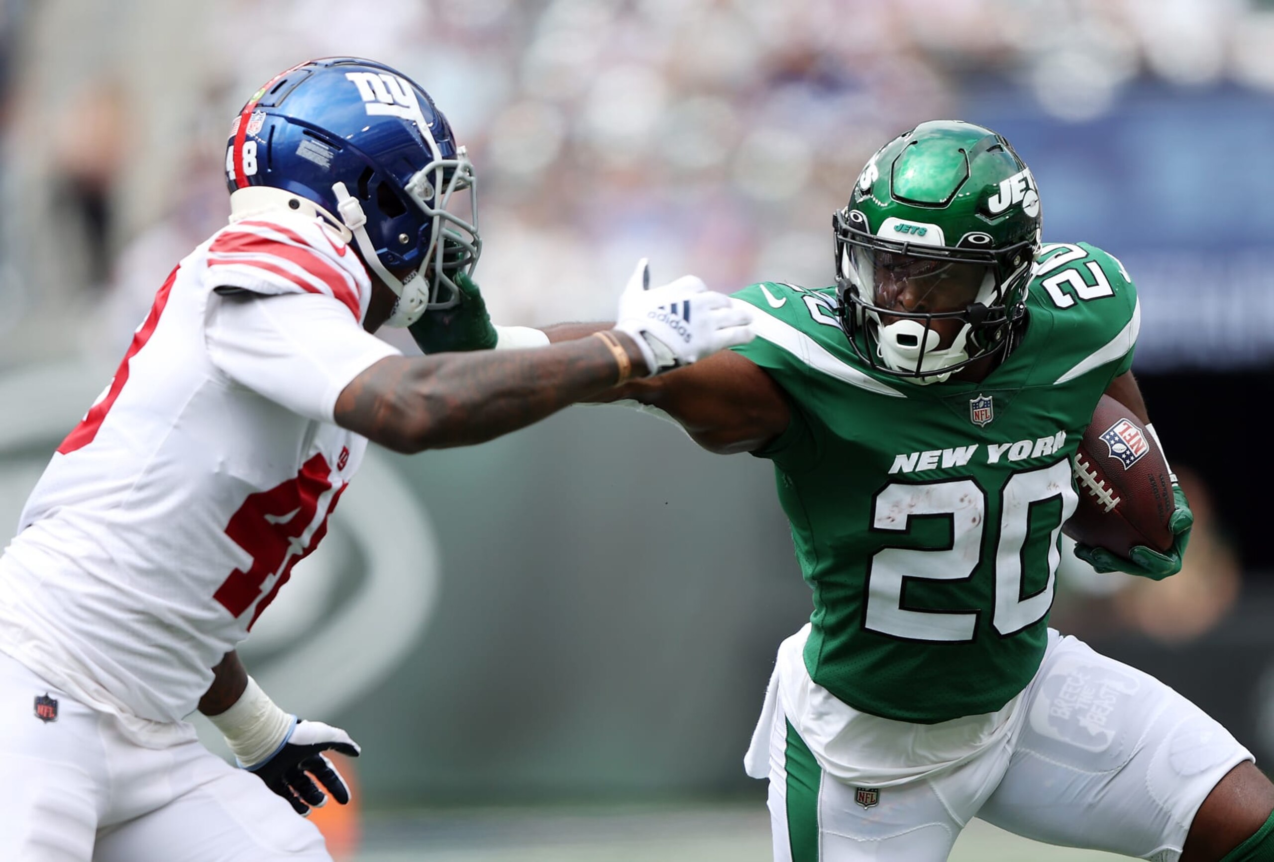 EAST RUTHERFORD, NEW JERSEY - AUGUST 28:  Running back Breece Hall #20 of the New York Jets carries the ball as linebacker Tae Crowder #48 of the New York Giants chases during the 1st half of the preseason game at MetLife Stadium on August 28, 2022 in East Rutherford, New Jersey. (Photo by Jamie Squire/Getty Images)