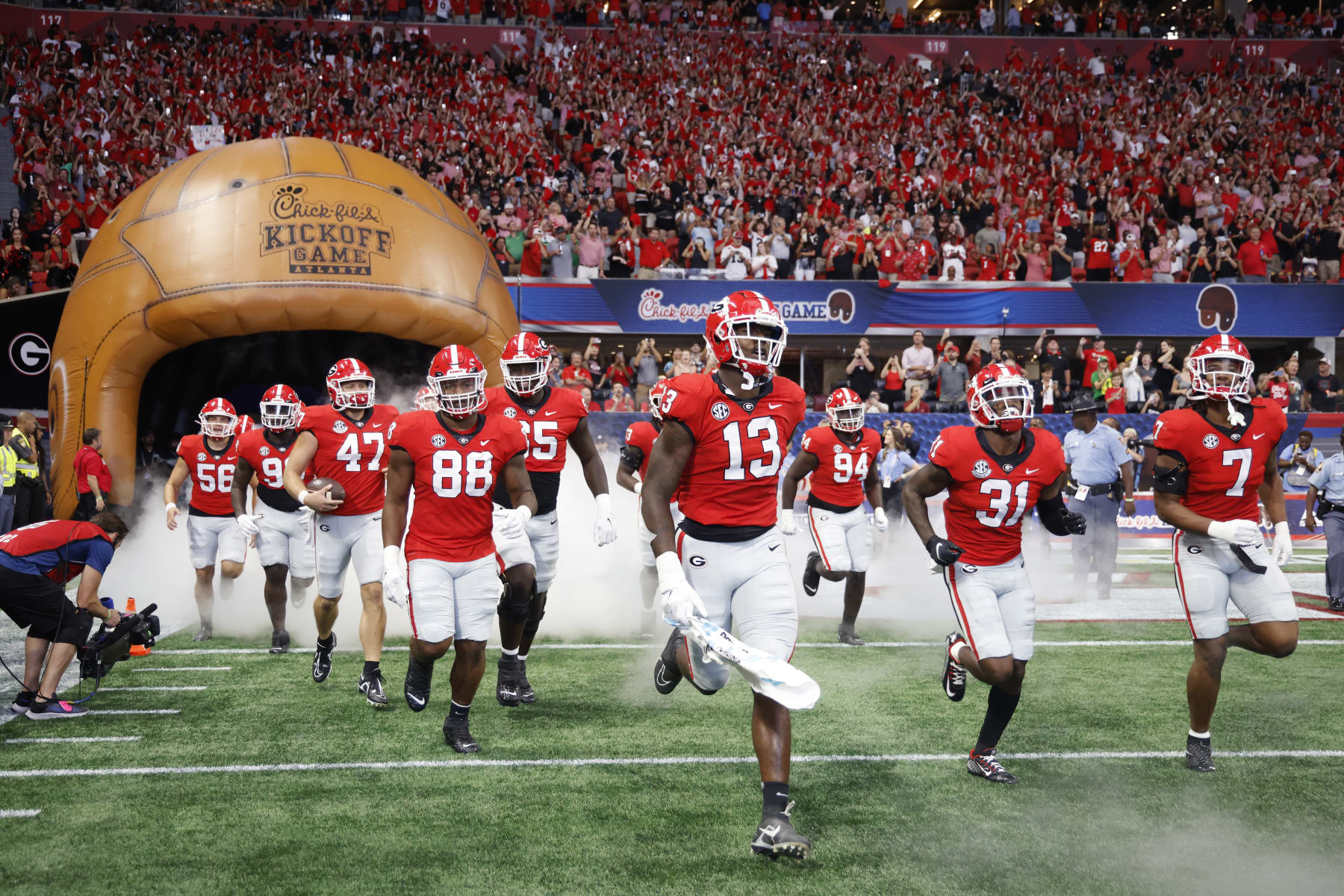 ATLANTA, GA - SEPTEMBER 03: Georgia Bulldogs players run onto the field prior to the Chick-Fil-A Kickoff Game against the Oregon Ducks on September 4, 2022 at Mercedes-Benz Stadium in Atlanta, Georgia. (Photo by Joe Robbins/Icon Sportswire via Getty Images)