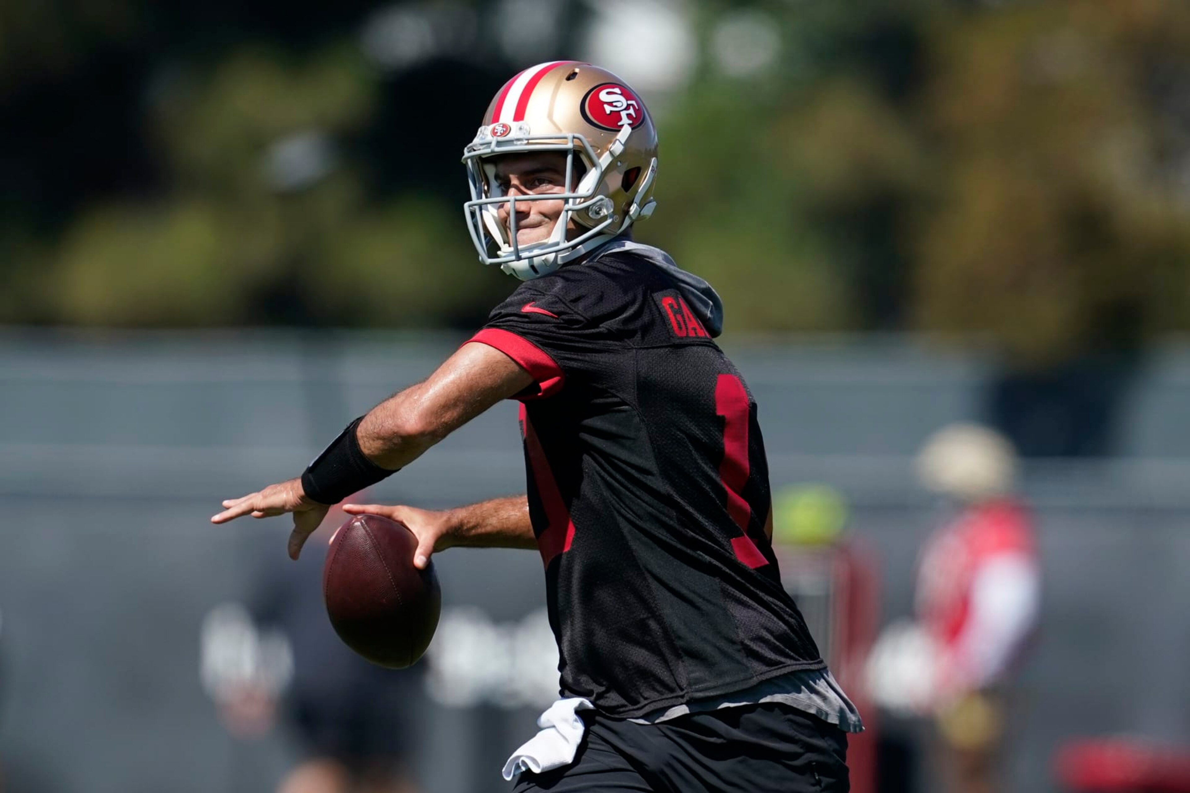 San Francisco 49ers quarterback Jimmy Garoppolo takes part in drills at the NFL football team's practice facility in Santa Clara, Calif., Thursday, Sept. 1, 2022. (AP Photo/Jeff Chiu)