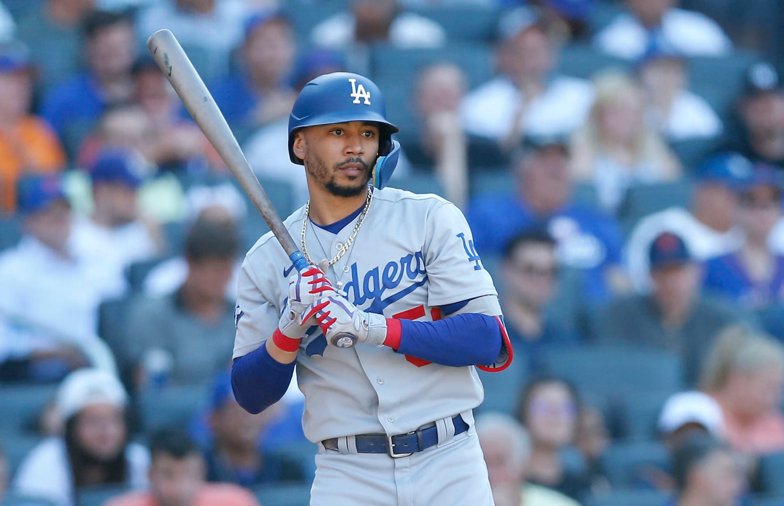NEW YORK, NEW YORK - SEPTEMBER 01:  Mookie Betts #50 of the Los Angeles Dodgers in action against the New York Mets at Citi Field on September 01, 2022 in New York City. The Mets defeated the Dodgers 5-3. (Photo by Jim McIsaac/Getty Images)