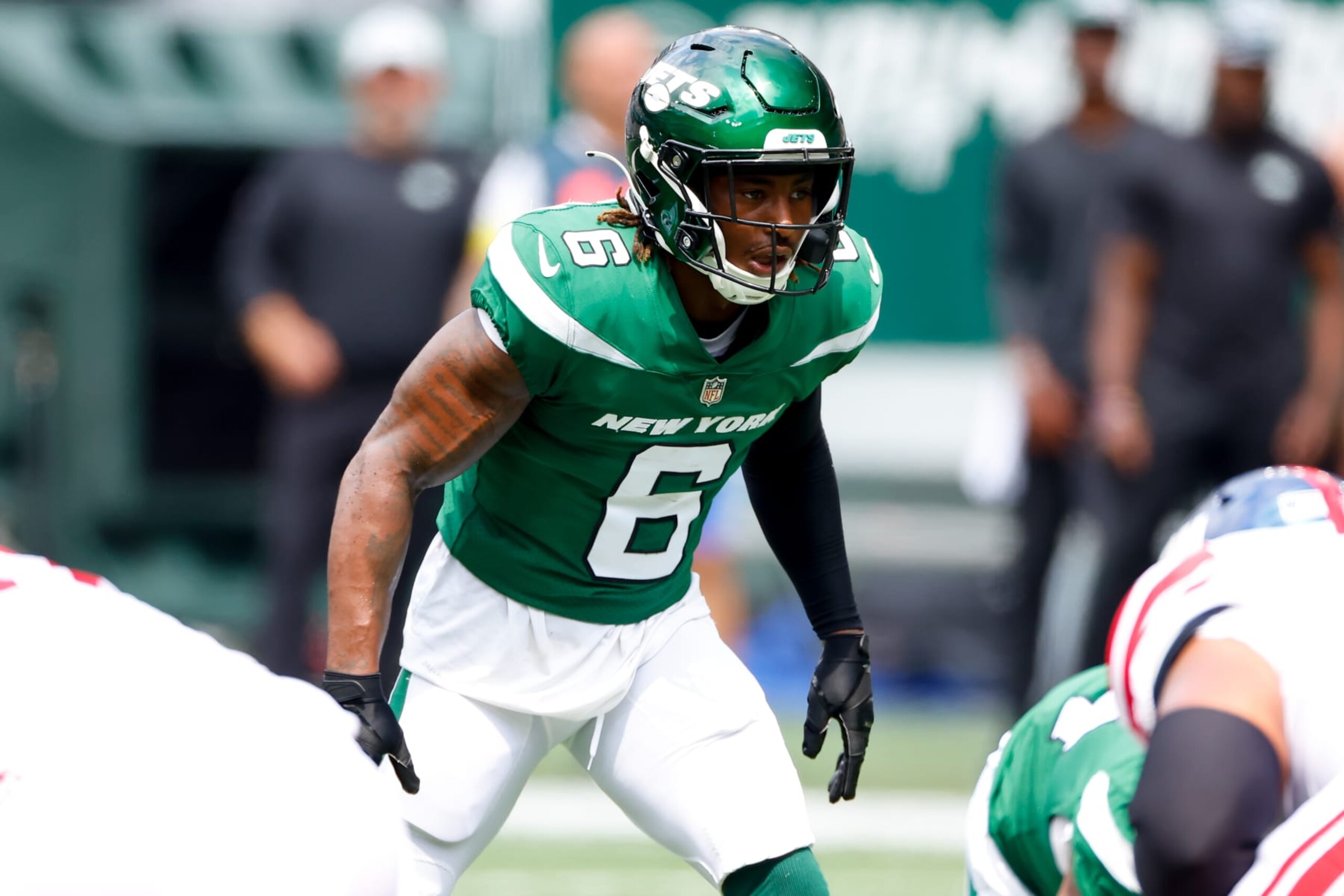 EAST RUTHERFORD, NJ - AUGUST 28:  New York Jets safety Jordan Whitehead (6) during the first quarter of the National Football League game between the New York Jets and the New York Giants on August 28, 2022 at MetLife Stadium in East Rutherford, New Jersey.   (Photo by Rich Graessle/Icon Sportswire via Getty Images)