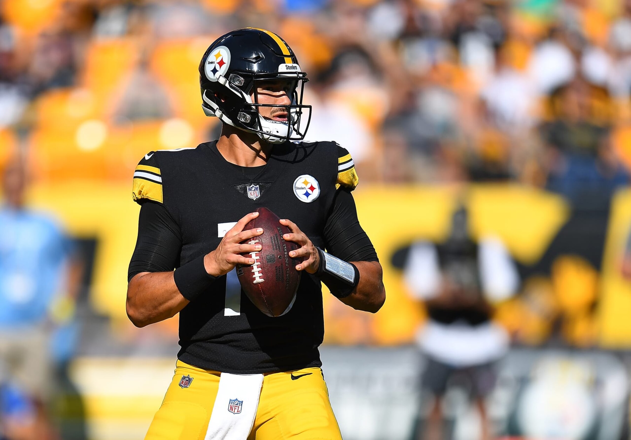 PITTSBURGH, PA - AUGUST 28: Mitch Trubisky #10 of the Pittsburgh Steelers in action during the game against the Detroit Lions at Acrisure Stadium on August 28, 2022 in Pittsburgh, Pennsylvania. (Photo by Joe Sargent/Getty Images) PITTSBURGH, PA - AUGUST 28: Mitch Trubisky #10 of the Pittsburgh Steelers in action during the game against the Detroit Lions at Acrisure Stadium on August 28, 2022 in Pittsburgh, Pennsylvania. (Photo by Joe Sargent/Getty Images)