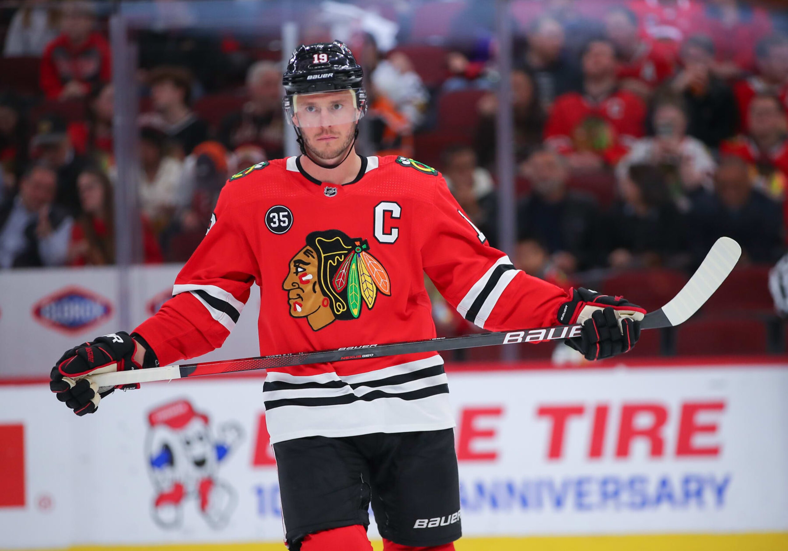 CHICAGO, IL - APRIL 03: Chicago Blackhawks center Jonathan Toews (19) looks on during a game between the Arizona Coyotes and the Chicago Blackhawks on April 3, 2022 at the United Center in Chicago, IL. (Photo by Melissa Tamez/Icon Sportswire via Getty Images)