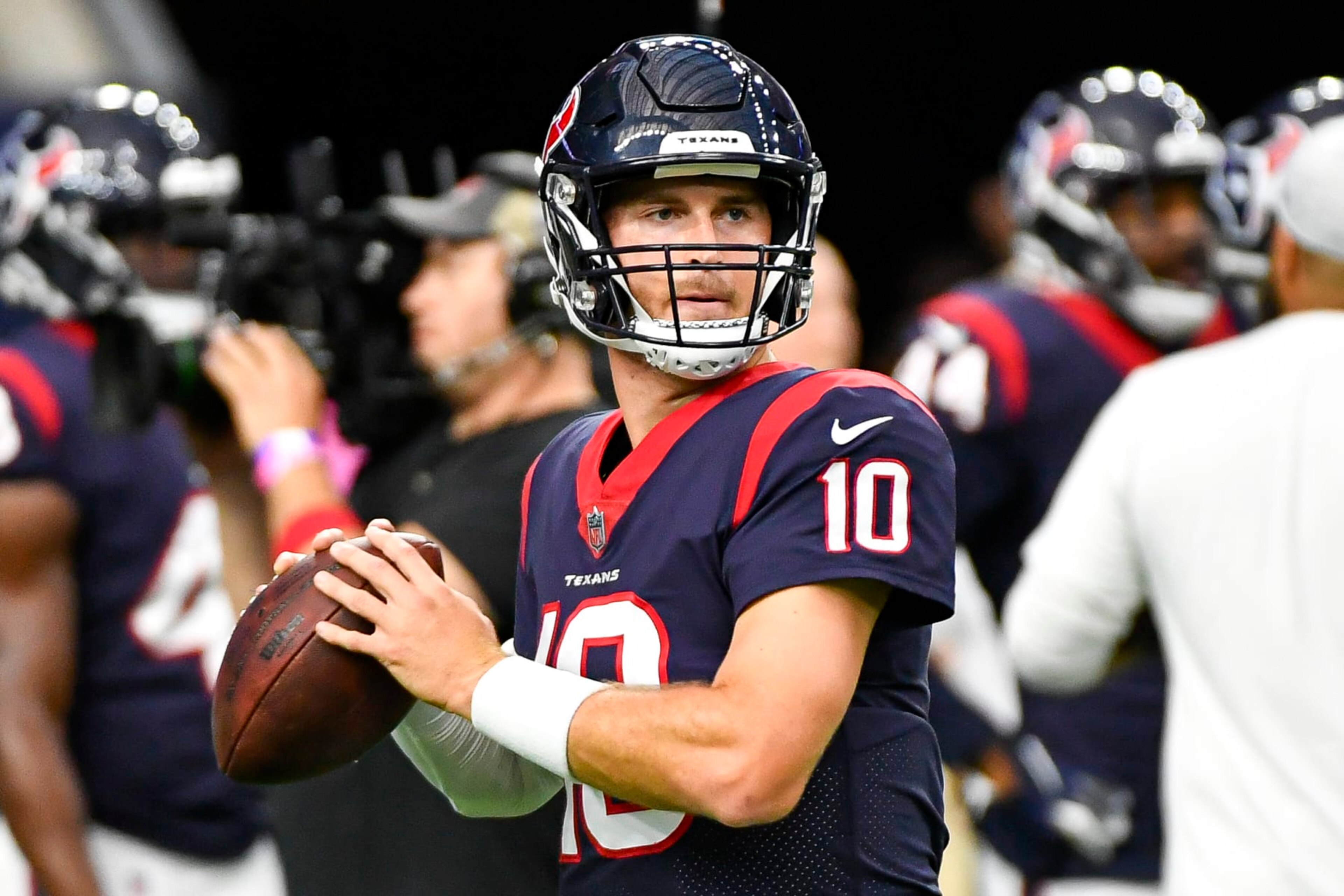HOUSTON, TEXAS - AUGUST 25: Davis Mills #10 of the Houston Texans warms up prior to the preseason game against the San Francisco 49ers at NRG Stadium on August 25, 2022 in Houston, Texas. (Photo by Logan Riely/Getty Images) HOUSTON, TEXAS - AUGUST 25: Davis Mills #10 of the Houston Texans warms up prior to the preseason game against the San Francisco 49ers at NRG Stadium on August 25, 2022 in Houston, Texas. (Photo by Logan Riely/Getty Images)