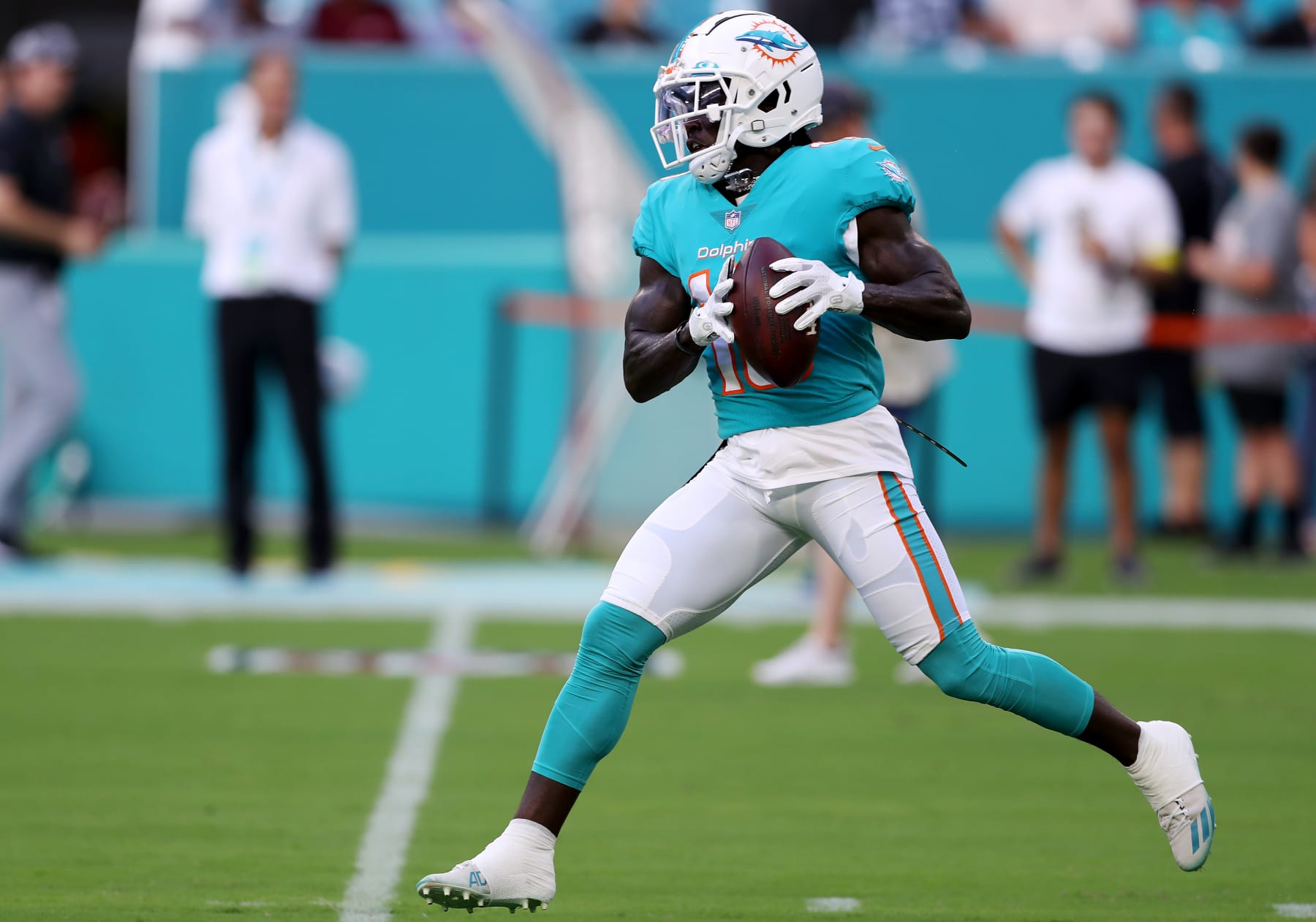 MIAMI GARDENS, FLORIDA - AUGUST 20: Tyreek Hill #10 of the Miami Dolphins warms up prior to playing the Las Vegas Raiders at Hard Rock Stadium on August 20, 2022 in Miami Gardens, Florida. (Photo by Megan Briggs/Getty Images)