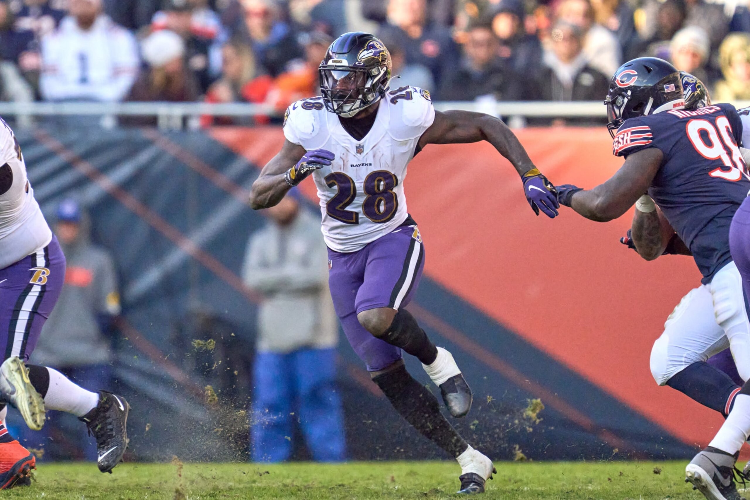 CHICAGO, IL - NOVEMBER 21: Baltimore Ravens running back Latavius Murray (28) runs during a game between the Chicago Bears and the Baltimore Ravens on November 21, 2021 at Soldier Field in Chicago, IL. (Photo by Robin Alam/Icon Sportswire via Getty Images)