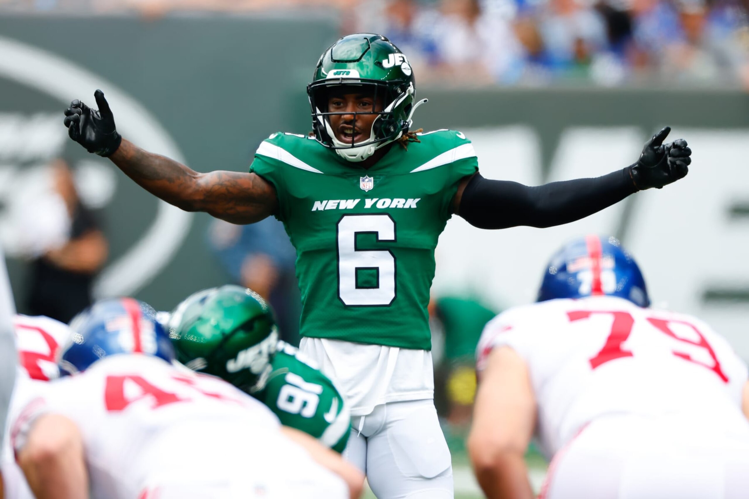 EAST RUTHERFORD, NJ - AUGUST 28:  New York Jets safety Jordan Whitehead (6) during the first quarter of the National Football League game between the New York Jets and the New York Giants on August 28, 2022 at MetLife Stadium in East Rutherford, New Jersey.   (Photo by Rich Graessle/Icon Sportswire via Getty Images)