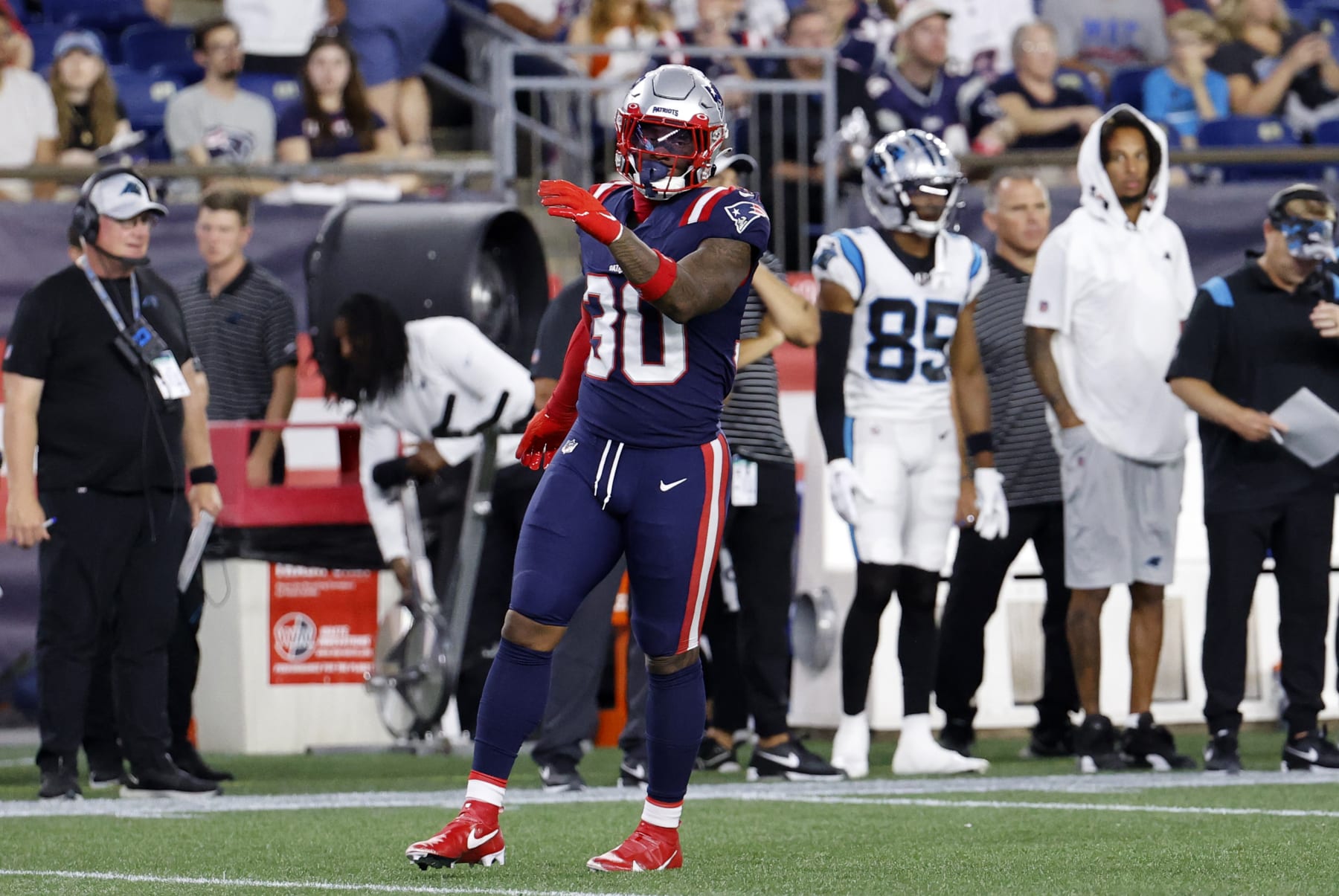 FOXBOROUGH, MA - AUGUST 19: New England Patriots linebacker Mack Wilson Sr. (30) during an NFL preseason game between the New England Patriots and the Carolina Panthers on August 19, 2022, at Gillette Stadium in Foxborough, Massachusetts. (Photo by Fred Kfoury III/Icon Sportswire via Getty Images)