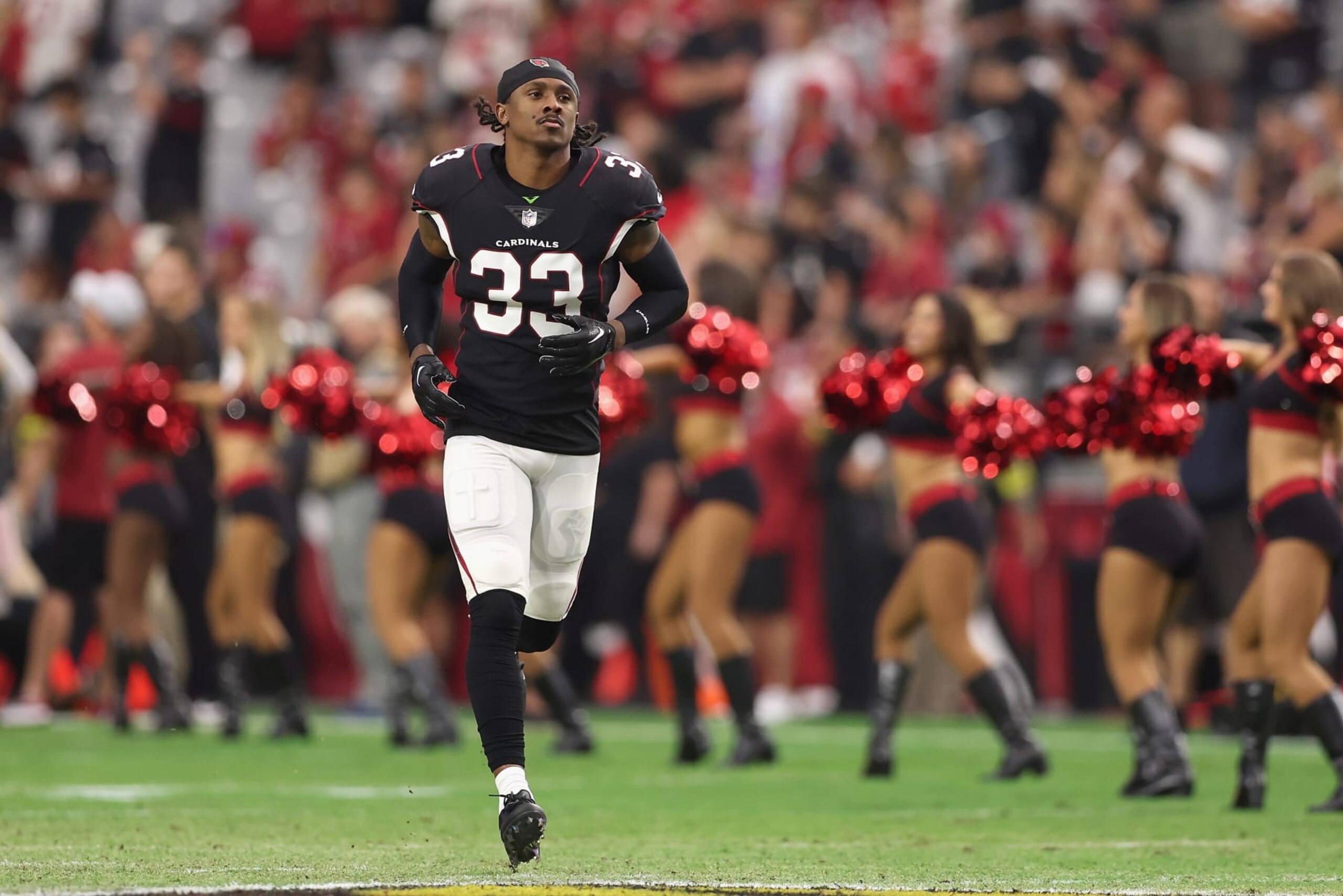 GLENDALE, ARIZONA - AUGUST 21: Cornerback Antonio Hamilton #33 of the Arizona Cardinals runs onto the field during the NFL preseason game at State Farm Stadium on August 21, 2022 in Glendale, Arizona. The Ravens defeated the Cardinals 24-17.  (Photo by Christian Petersen/Getty Images)