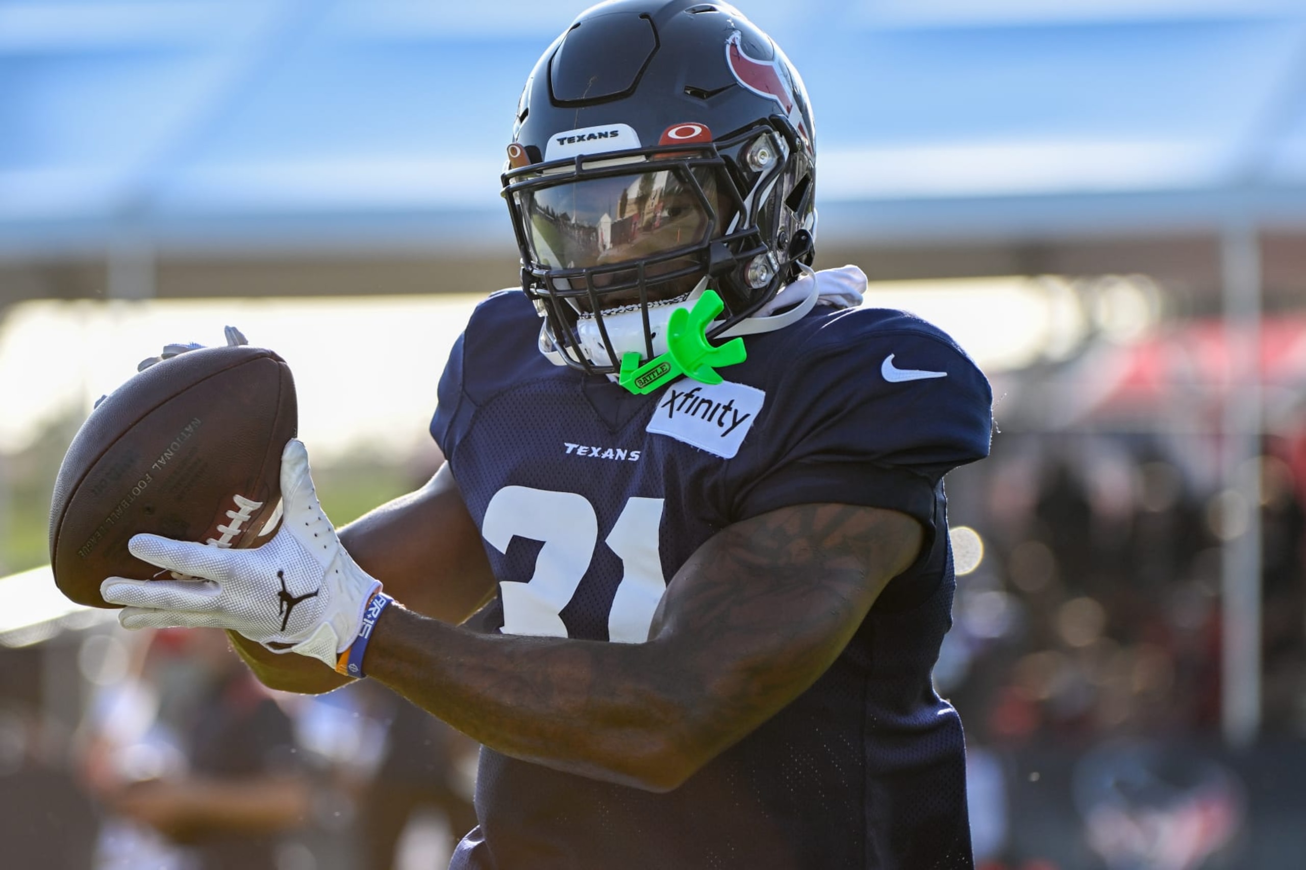 HOUSTON, TX - AUGUST 03: Houston Texans running back Dameon Pierce (31) turns upfield after a pass reception in the flat during the Houston Texans Training Camp session at Houston Methodist Training Center adjacent to NRG Stadium on August 3, 2022 in Houston, Texas. (Photo by Ken Murray/Icon Sportswire via Getty Images) HOUSTON, TX - AUGUST 03: Houston Texans running back Dameon Pierce (31) turns upfield after a pass reception in the flat during the Houston Texans Training Camp session at Houston Methodist Training Center adjacent to NRG Stadium on August 3, 2022 in Houston, Texas. (Photo by Ken Murray/Icon Sportswire via Getty Images)
