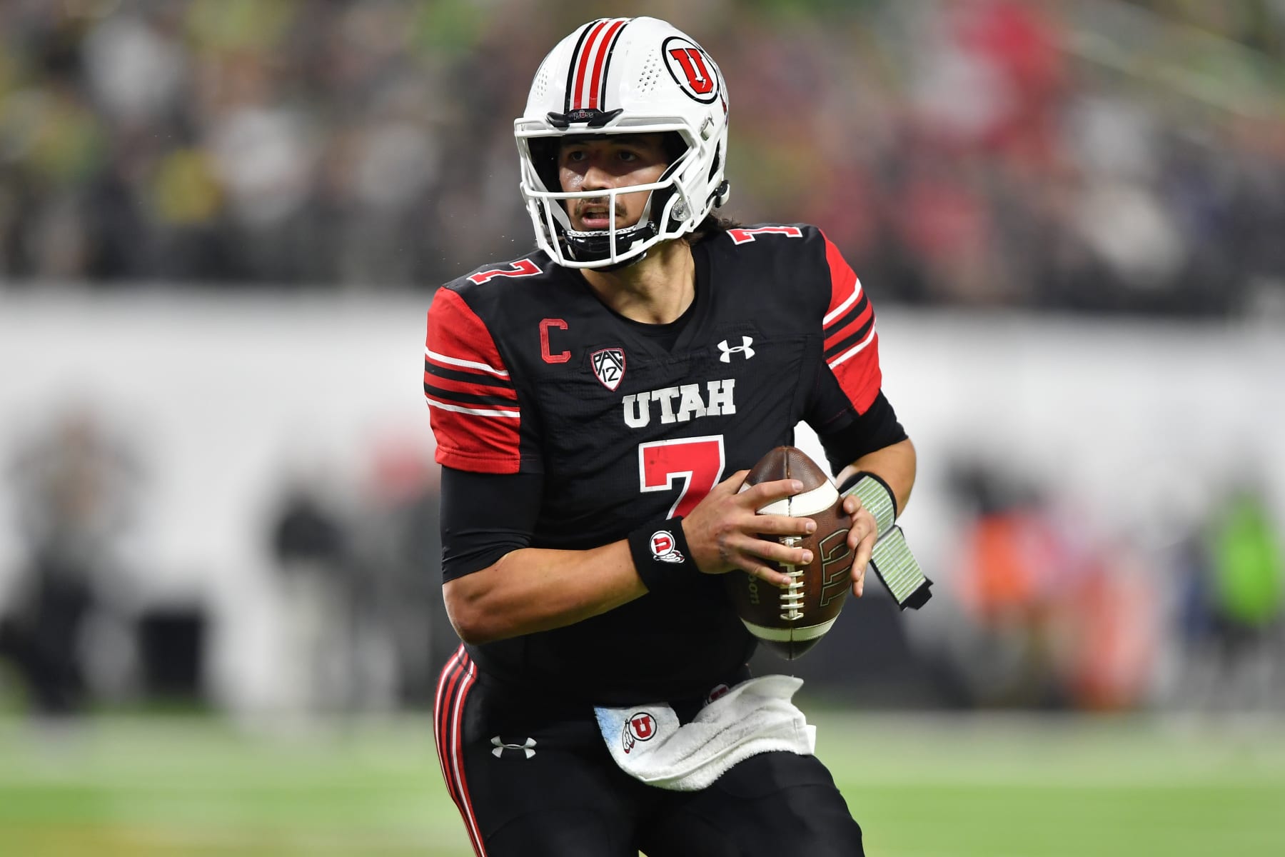 LAS VEGAS, NEVADA - DECEMBER 03: Cameron Rising #7 of the Utah Utes looks runs with the ball during the third quarter of the PAC-12 Football Championship football game against the Oregon Ducks at Allegiant Stadium on December 03, 2021 in Las Vegas, Nevada. The Utah Utes won 38-10. (Photo by Alika Jenner/Getty Images)