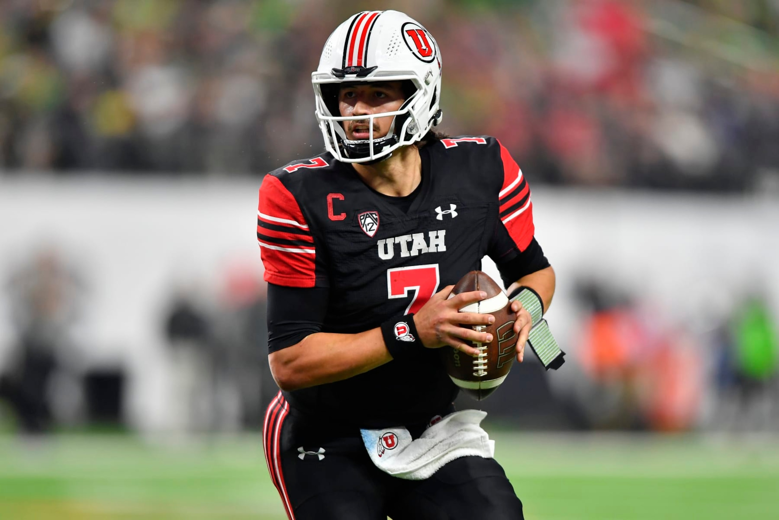 LAS VEGAS, NEVADA - DECEMBER 03: Cameron Rising #7 of the Utah Utes looks runs with the ball during the third quarter of the PAC-12 Football Championship football game against the Oregon Ducks at Allegiant Stadium on December 03, 2021 in Las Vegas, Nevada. The Utah Utes won 38-10. (Photo by Alika Jenner/Getty Images)