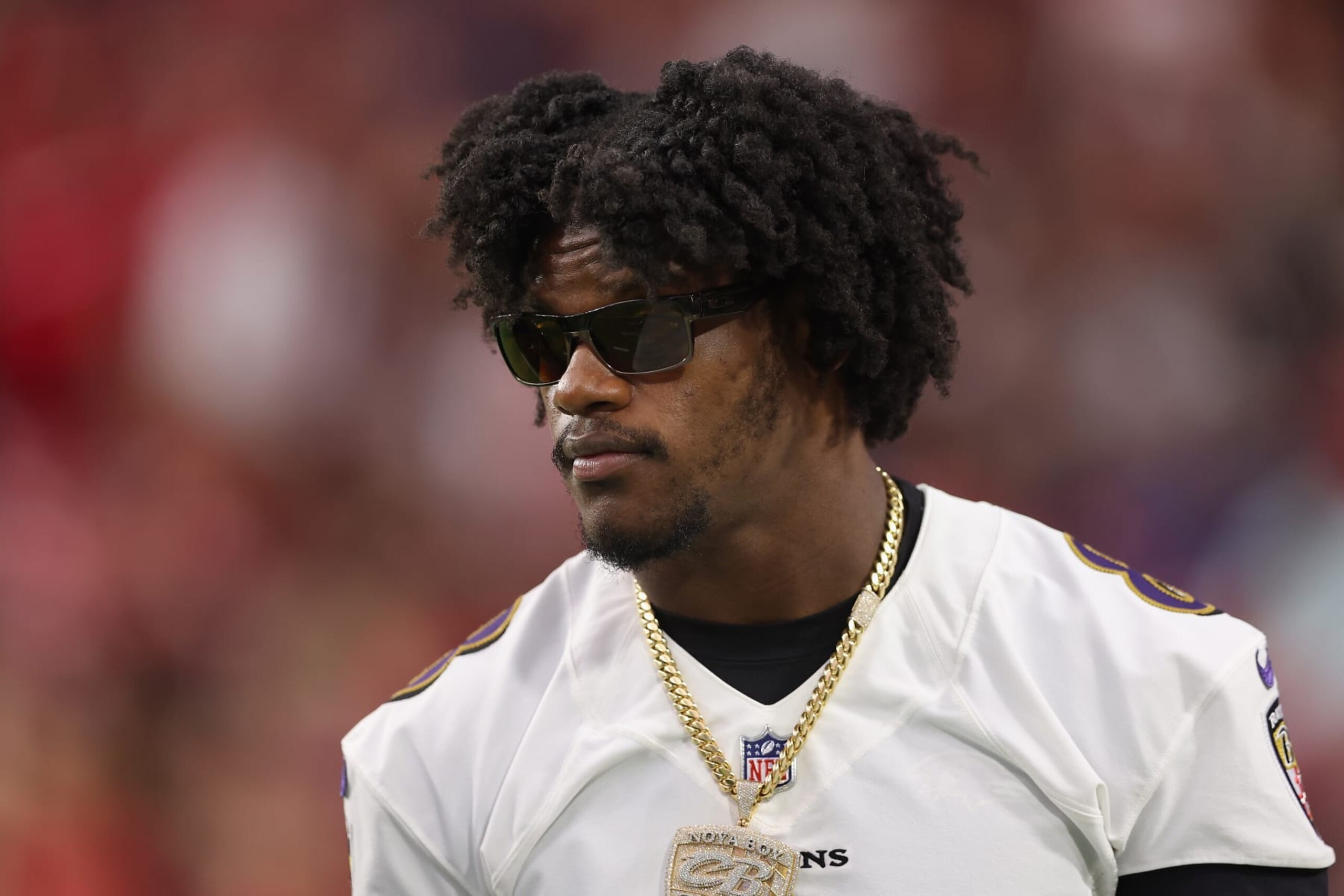 GLENDALE, ARIZONA - AUGUST 21: Quarterback Lamar Jackson #8 of the Baltimore Ravens on the sidelines during the first half of the NFL preseason game against the Arizona Cardinals at State Farm Stadium on August 21, 2022 in Glendale, Arizona. The Ravens defeated the Cardinals 24-17. (Photo by Christian Petersen/Getty Images)