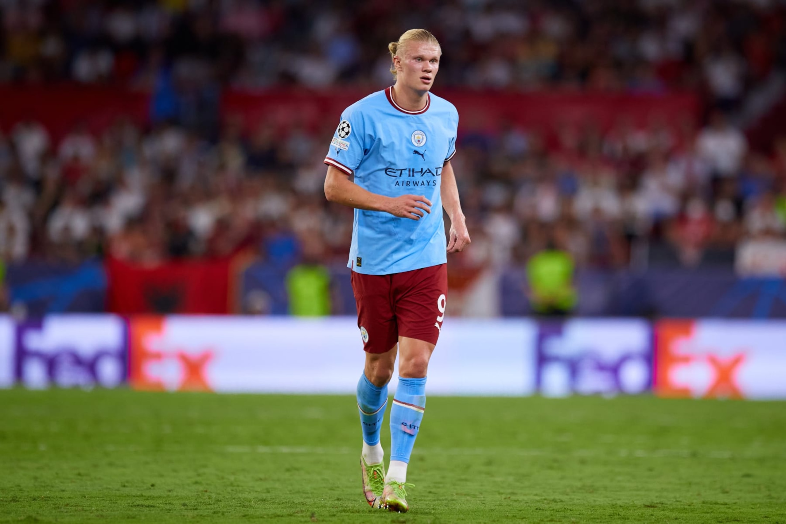 SEVILLE, SPAIN - SEPTEMBER 06: Erling Haaland of Manchester City looks on during the UEFA Champions League group G match between Sevilla FC and Manchester City at Estadio Ramon Sanchez Pizjuan on September 06, 2022 in Seville, Spain. (Photo by Fran Santiago/Getty Images)