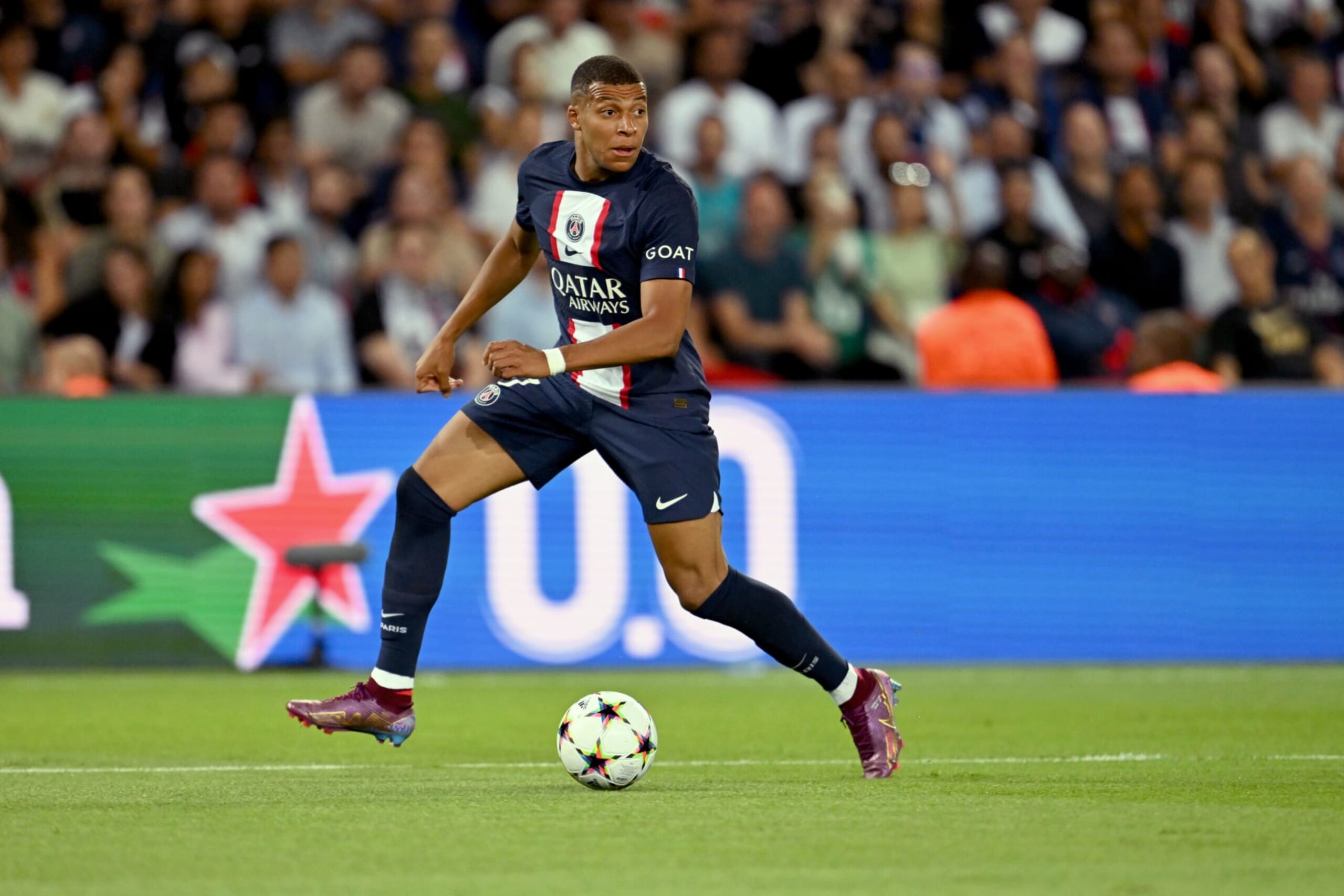PARIS, FRANCE - SEPTEMBER 06: Kylian Mbappe of Paris Saint-Germain controls the Ball during the UEFA Champions League group H match between Paris Saint-Germain and Juventus at Parc des Princes on September 6, 2022 in Paris, France. (Photo by Harry Langer/DeFodi Images via Getty Images)