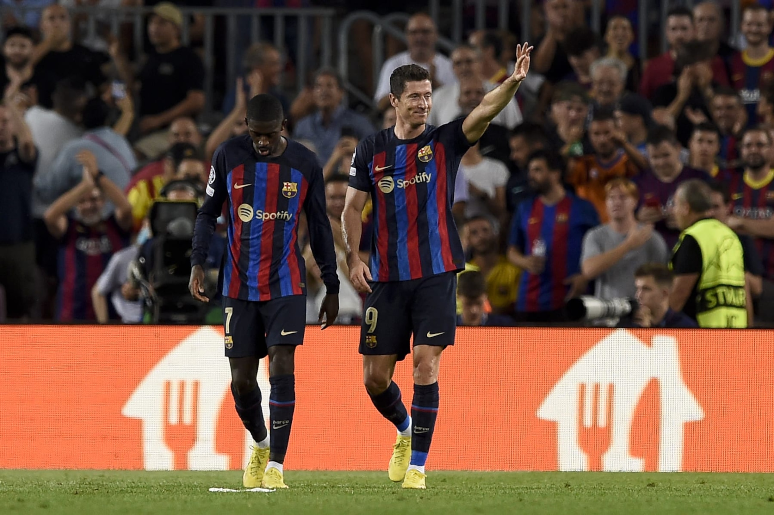 BARCELONA, SPAIN - SEPTEMBER 7:  Barcelona's Polish forward Robert Lewandowski celebrates his goal during the UEFA Champions League, group C, first leg football match between FC Barcelona and FC Viktoria Plzen. at the Spotify Camp Nou stadium on September 7, 2022 in Barcelona. (Photo by ADRIA PUIG/Anadolu Agency via Getty Images)