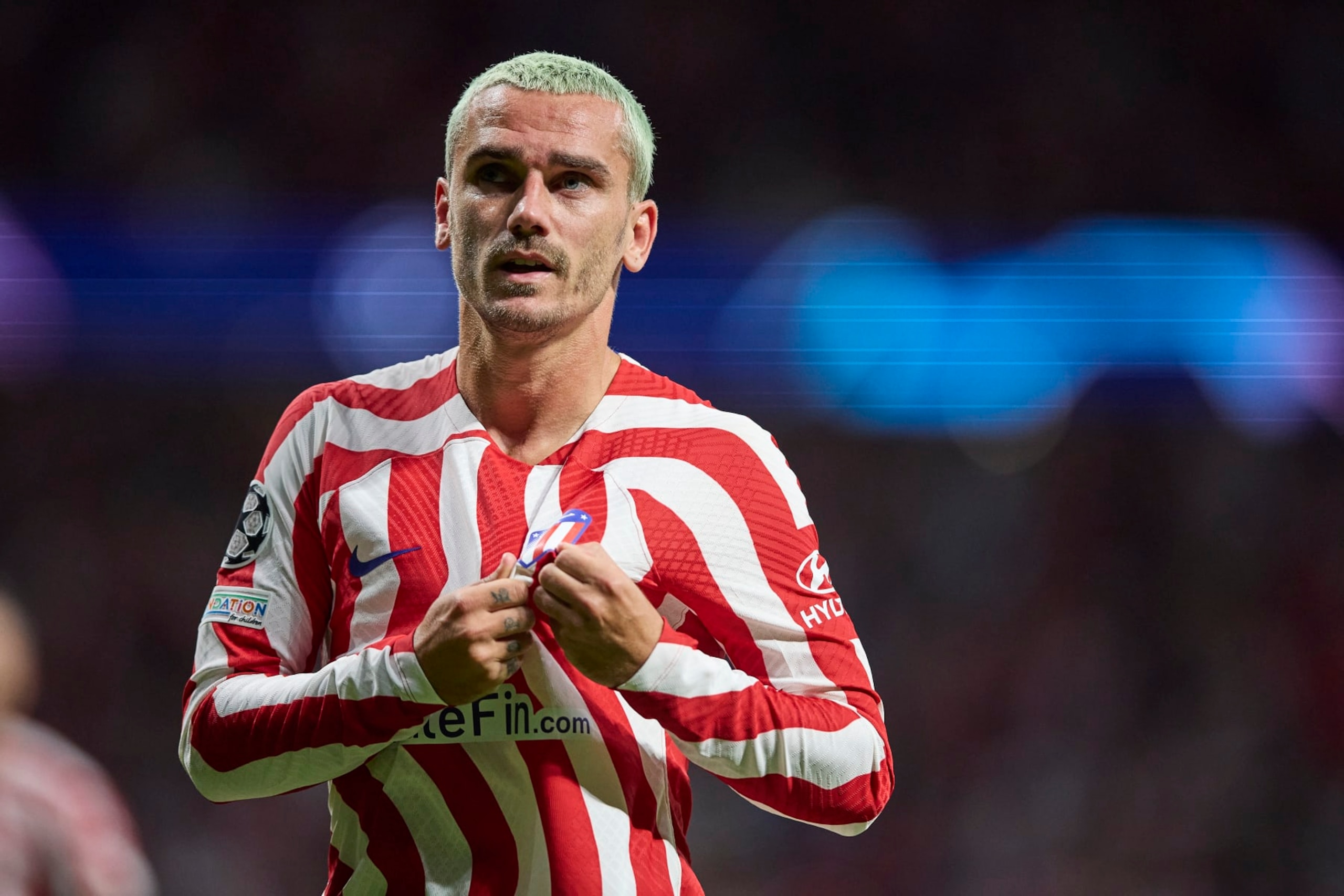MADRID, SPAIN - SEPTEMBER 07: Antoine Griezmann of Atletico de Madrid celebrates after scoring his teams second goal during the UEFA Champions League group B match between Atletico Madrid and FC Porto at Civitas Metropolitano Stadium on September 7, 2022 in Madrid, Spain. (Photo by Berengui/DeFodi Images via Getty Images)